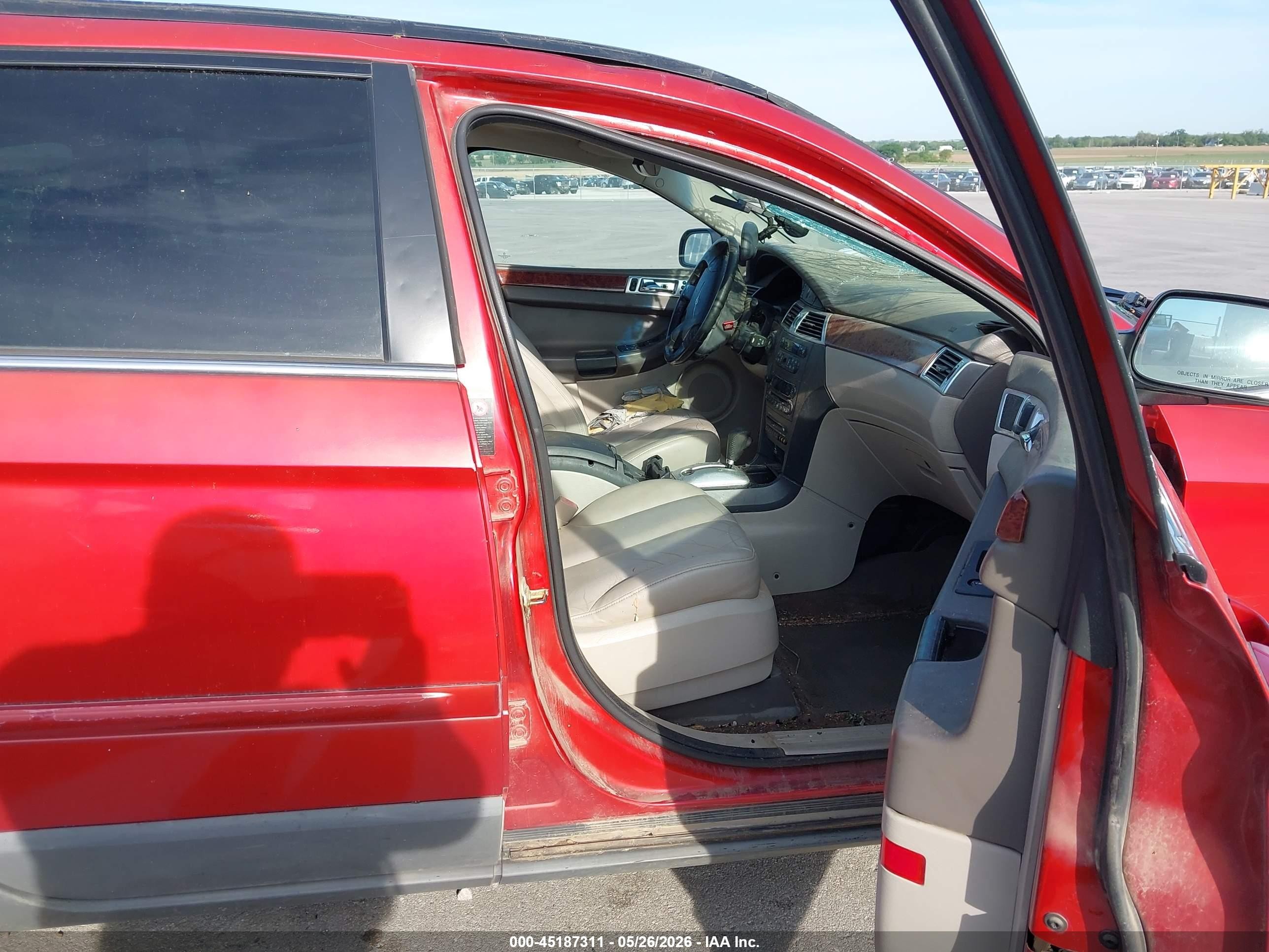 2004 Chrysler Pacifica   Red vin: 2C8GF68494R293673