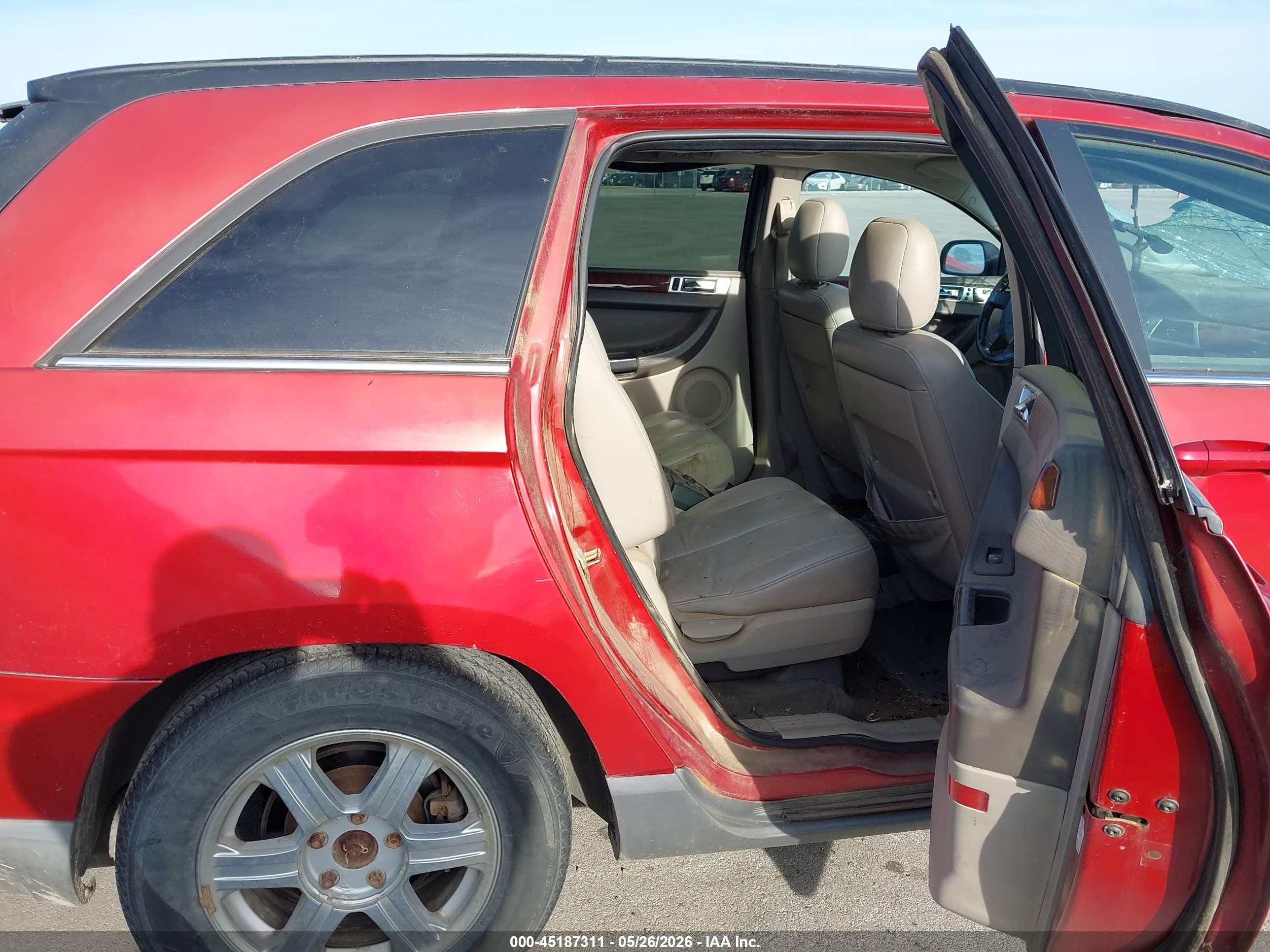 2004 Chrysler Pacifica   Red vin: 2C8GF68494R293673