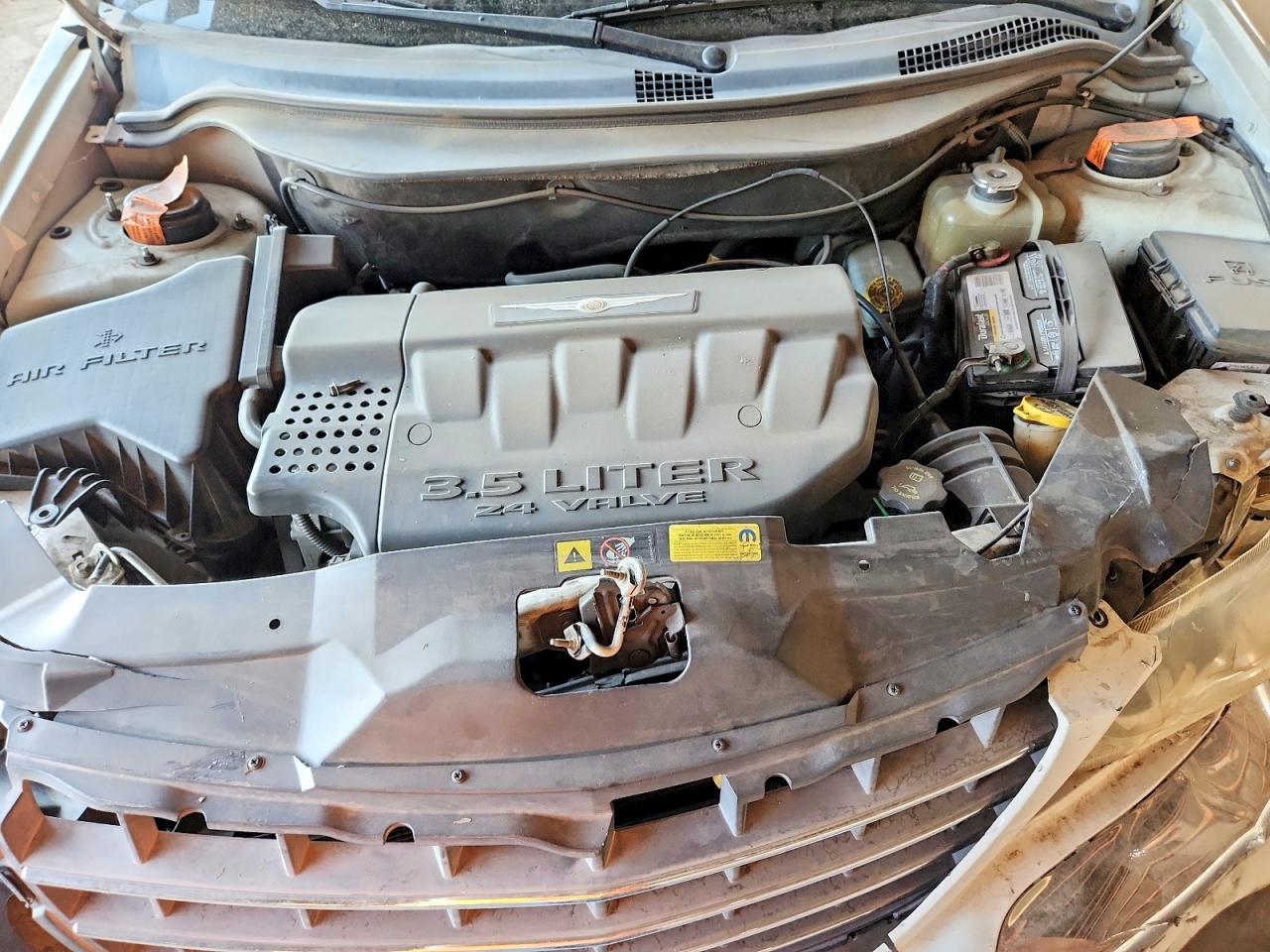 2005 Chrysler Pacifica Touring White vin: 2C8GF68495R664705