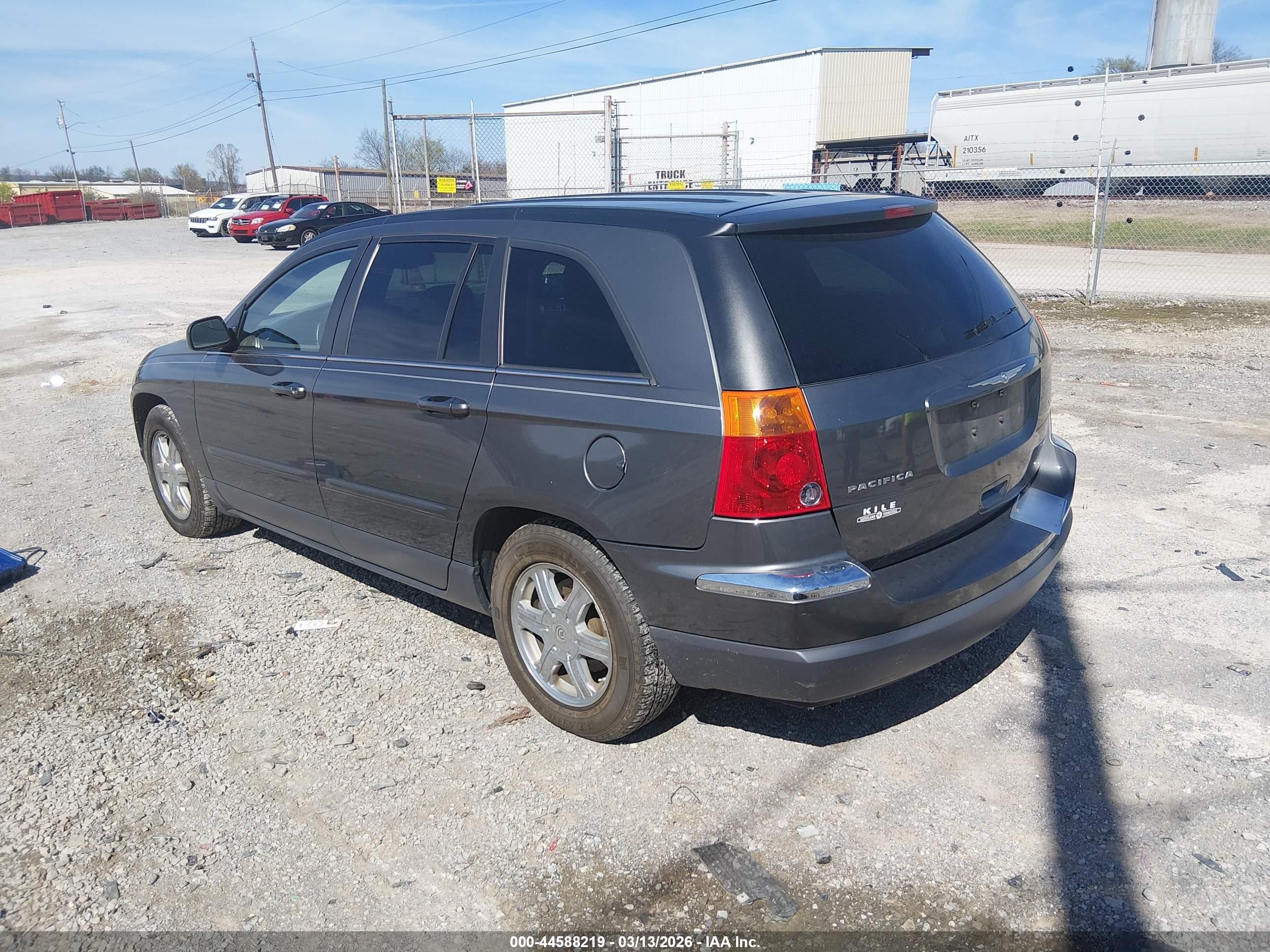 2004 Chrysler Pacifica   Серый vin: 2C8GF684X4R580651