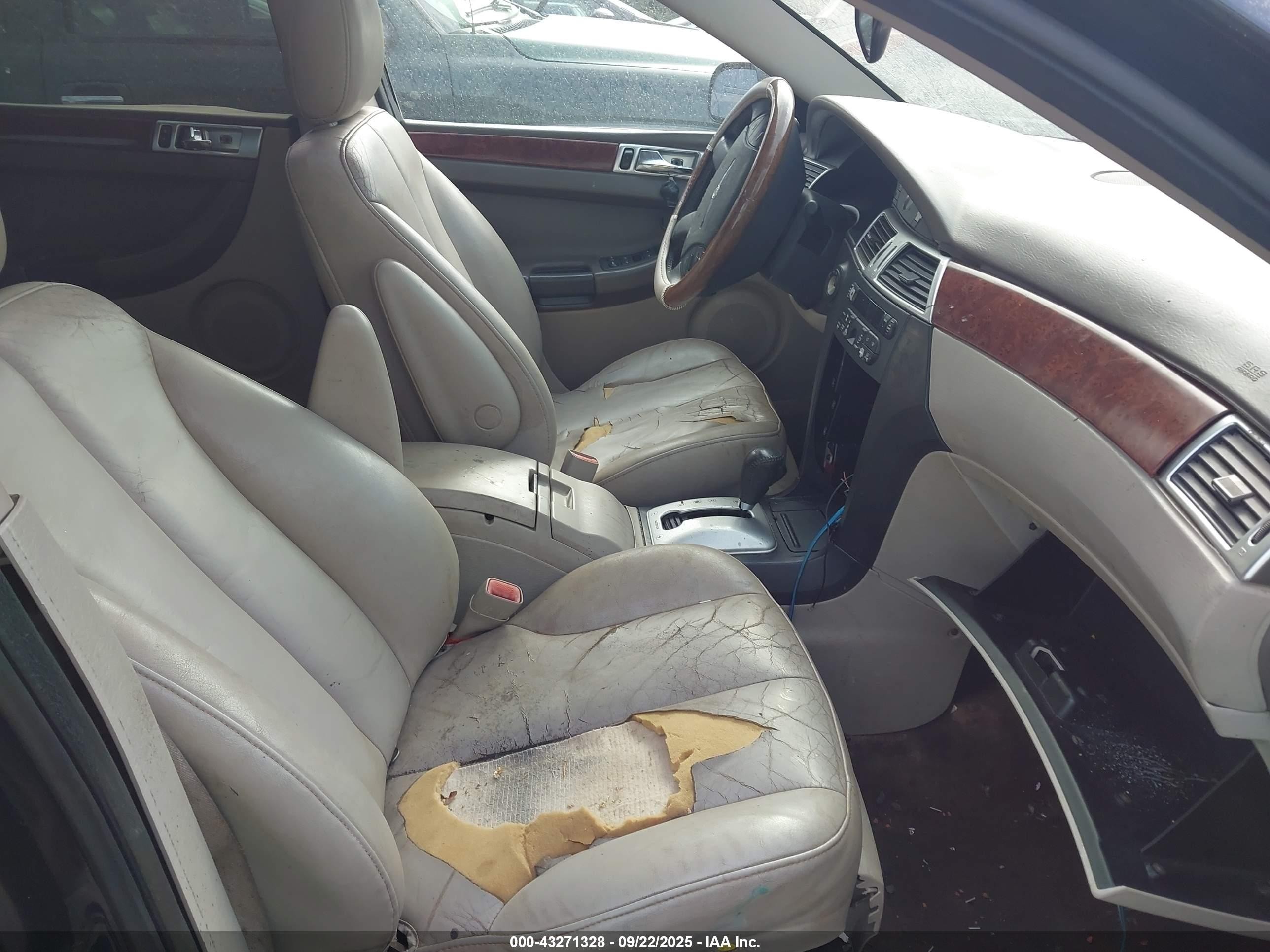 2004 Chrysler Pacifica   Синий vin: 2C8GF684X4R639228