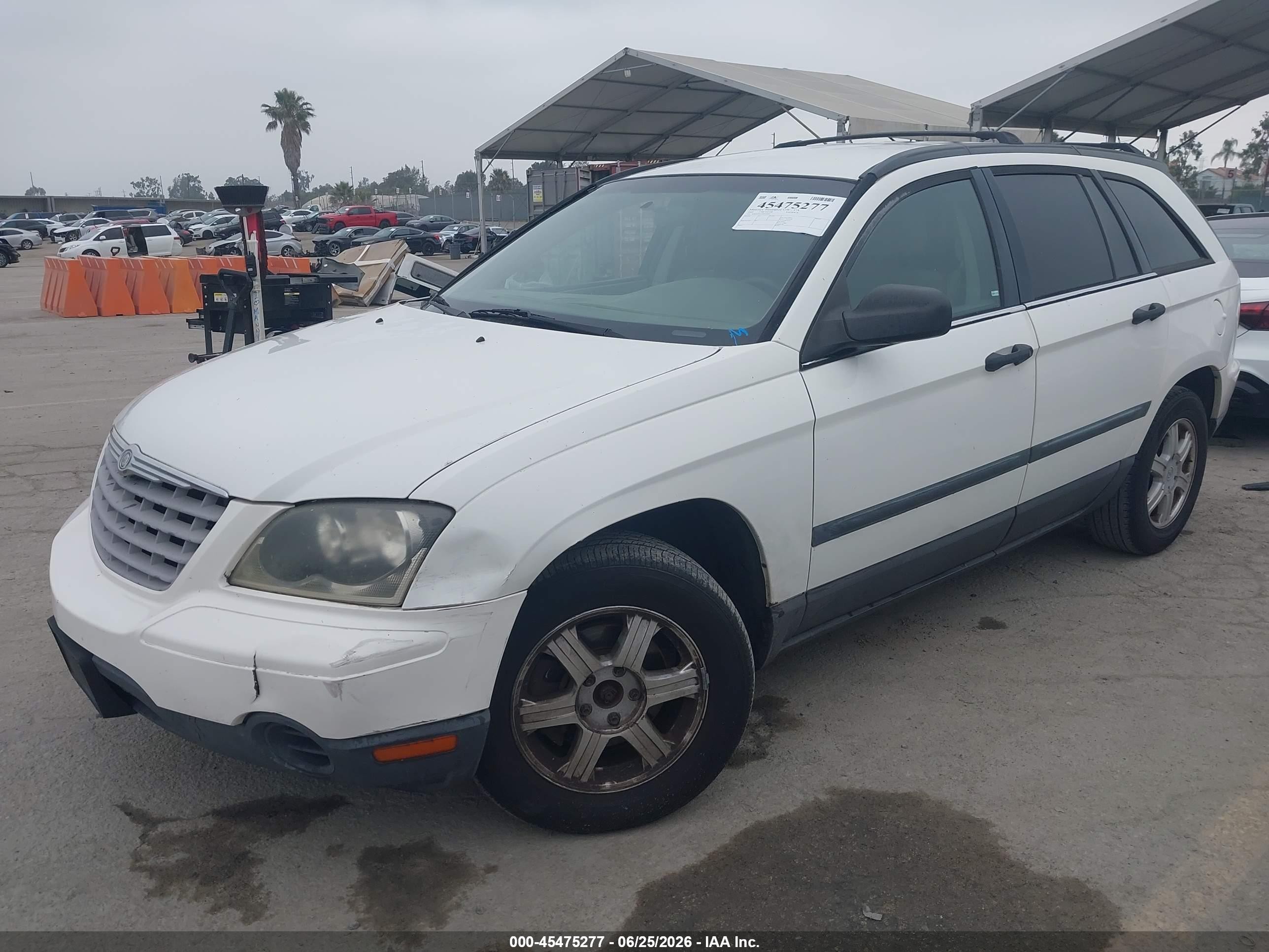 2005 Chrysler Pacifica   White vin: 2C8GM48L05R424492