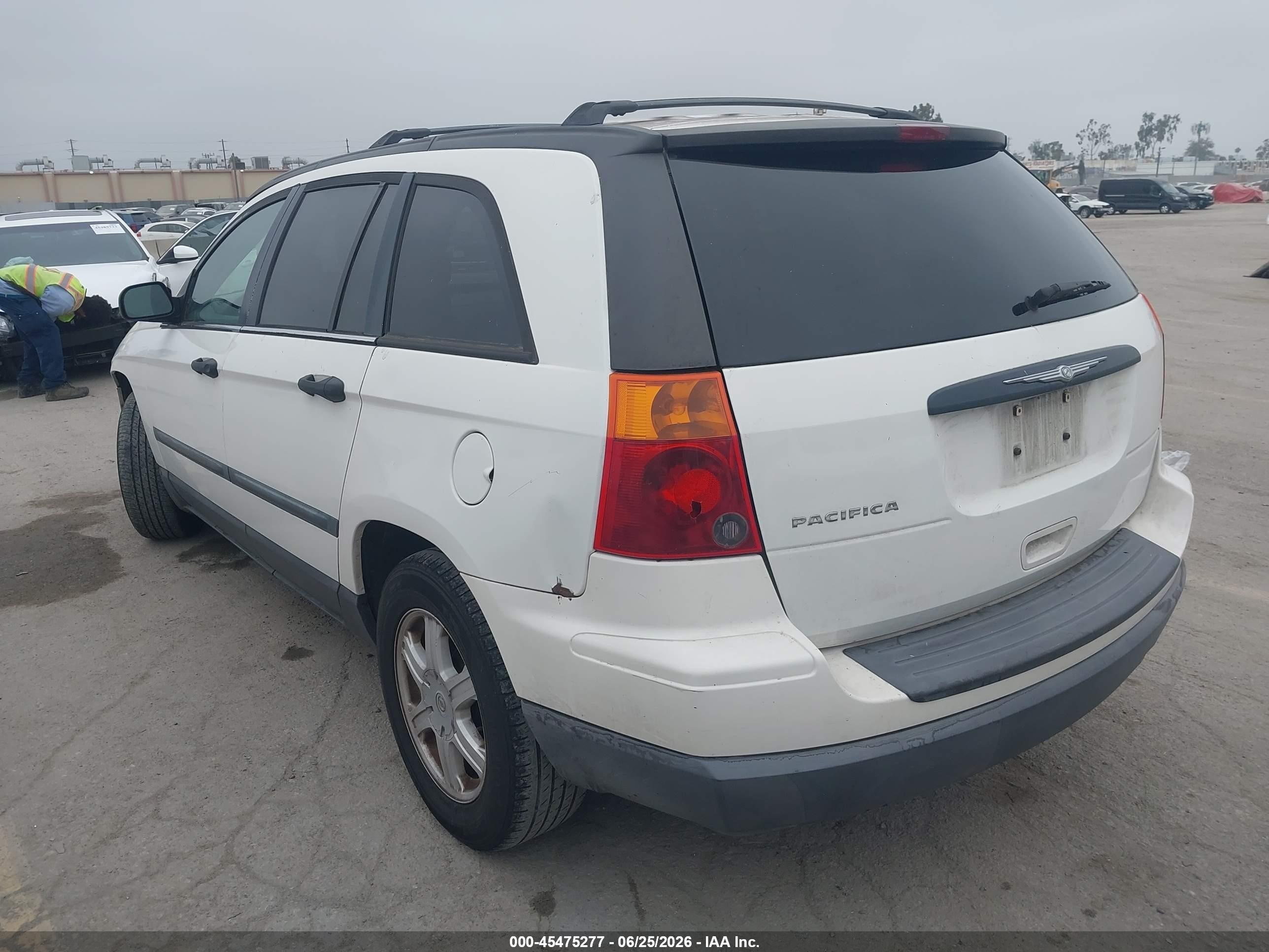 2005 Chrysler Pacifica   White vin: 2C8GM48L05R424492