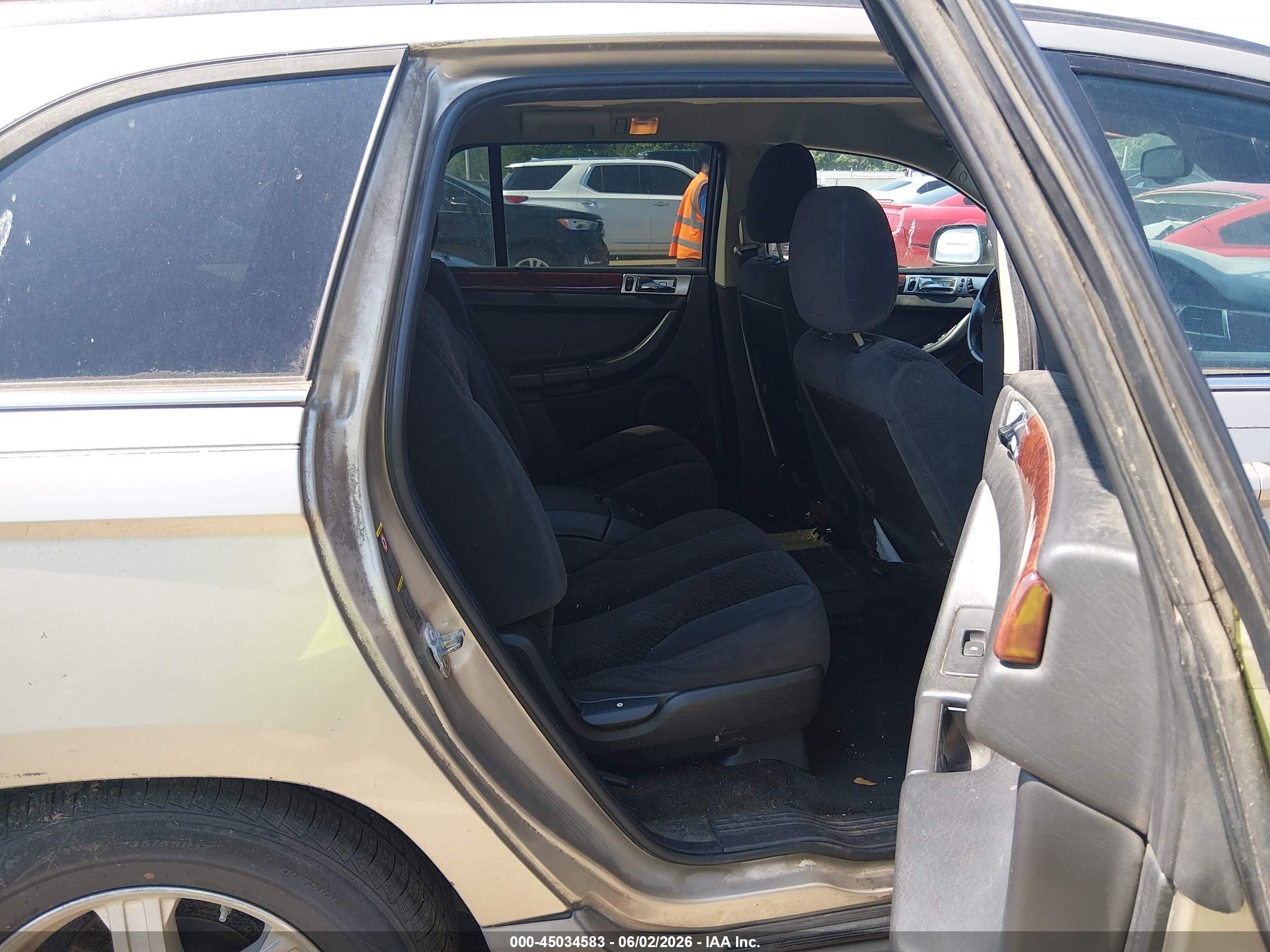 2004 Chrysler Pacifica   Beige vin: 2C8GM68434R573479