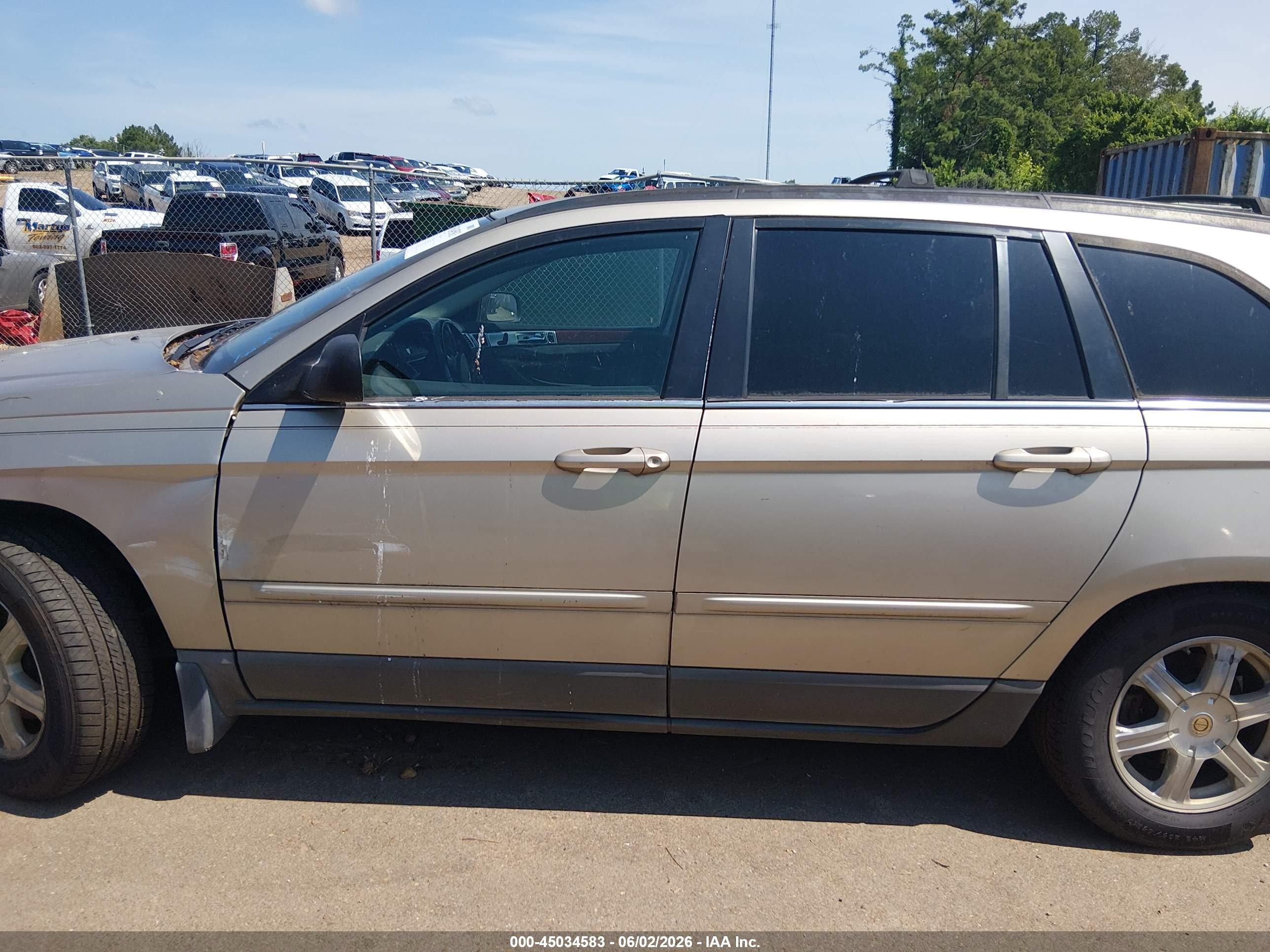 2004 Chrysler Pacifica   Beige vin: 2C8GM68434R573479