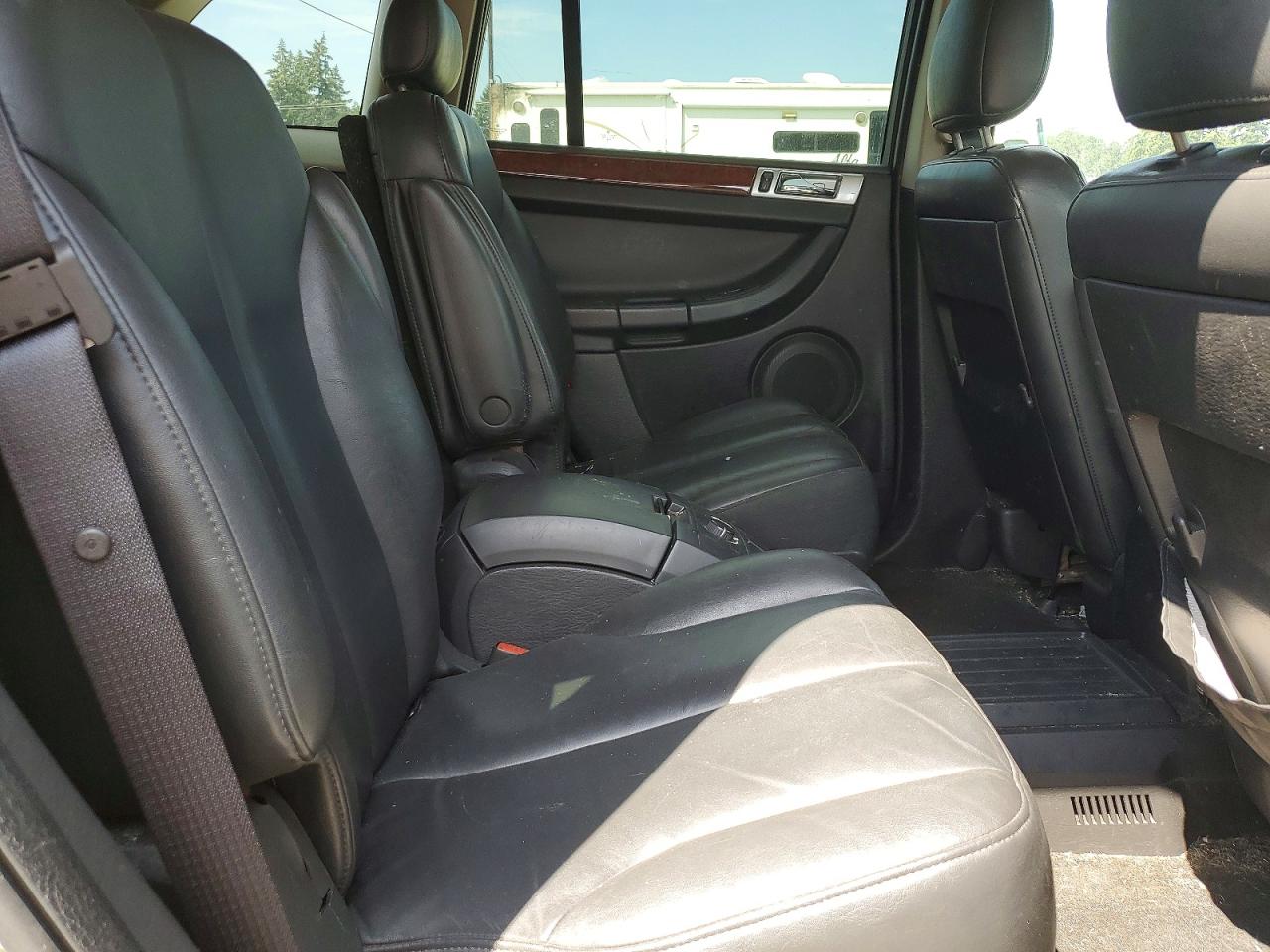 2004 Chrysler Pacifica Gold vin: 2C8GM68444R389118
