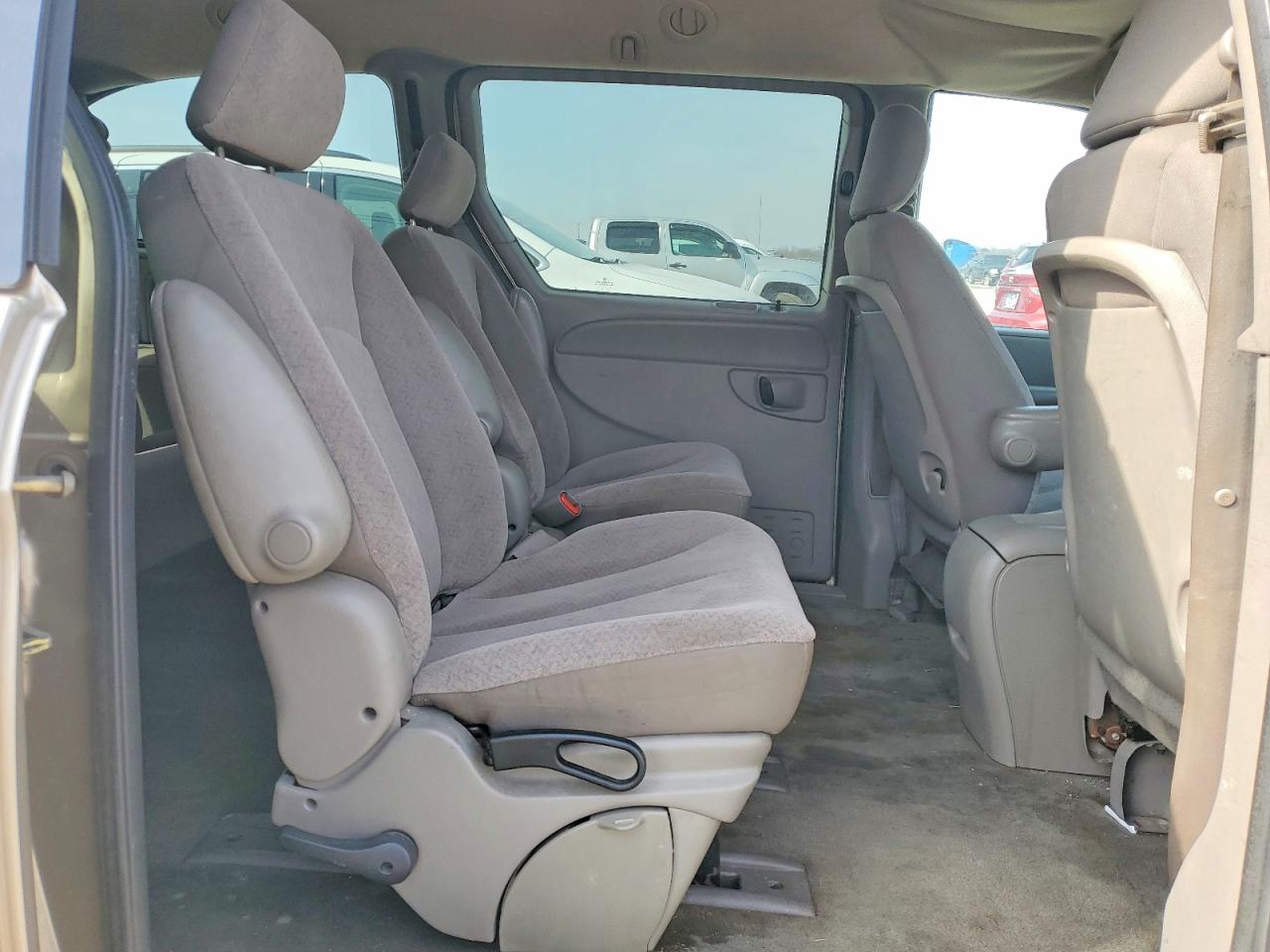 2003 Chrysler Town & Country Gold vin: 2C8GP24RX3R338271