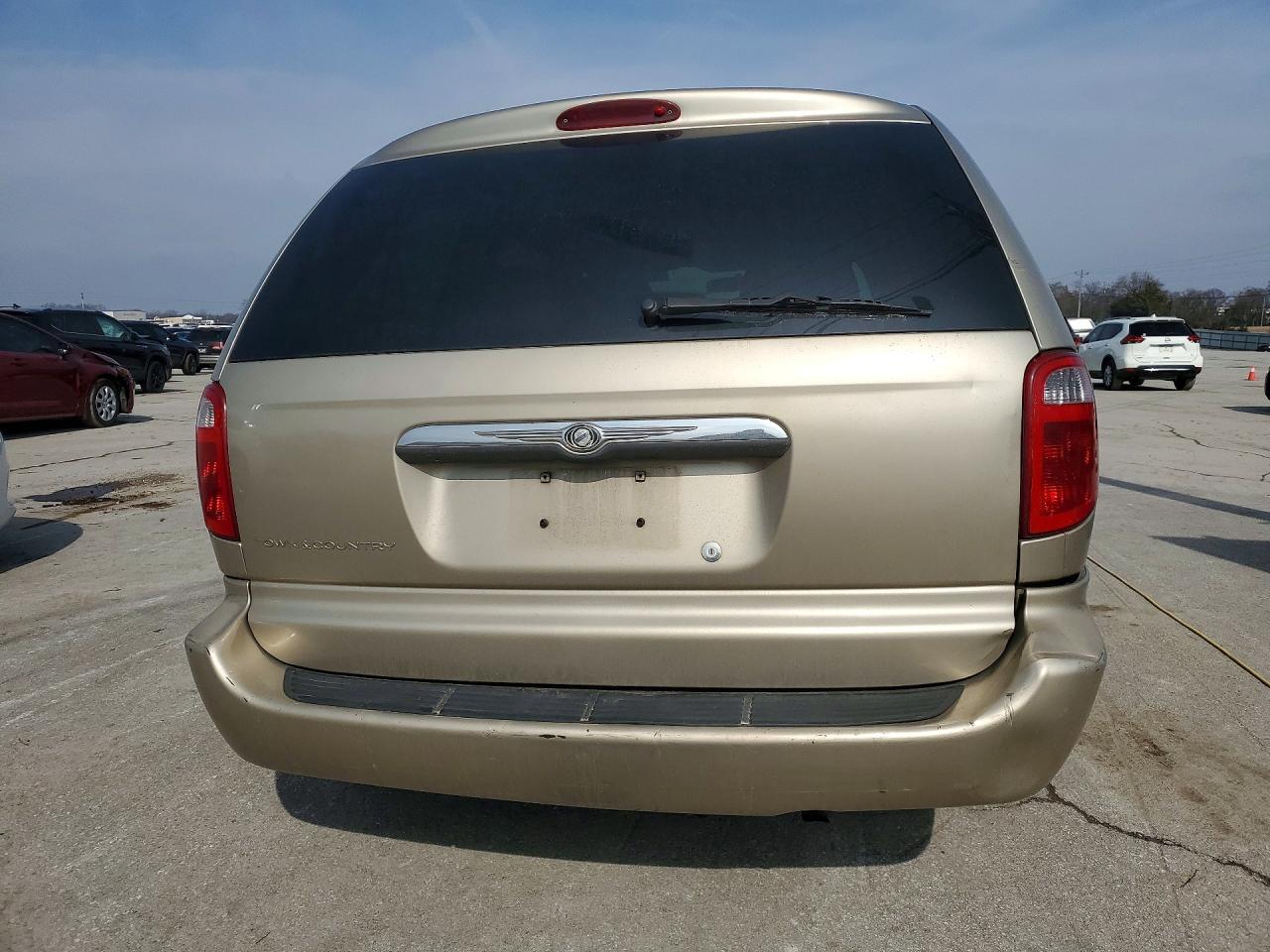 2003 Chrysler Town & Country Gold vin: 2C8GP24RX3R338271