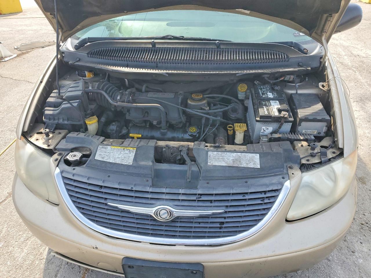 2003 Chrysler Town & Country Gold vin: 2C8GP24RX3R338271