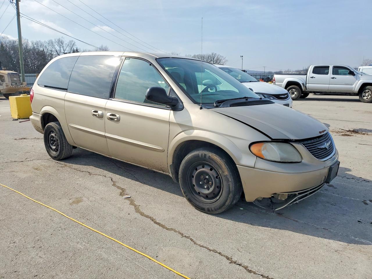 2003 Chrysler Town & Country Gold vin: 2C8GP24RX3R338271