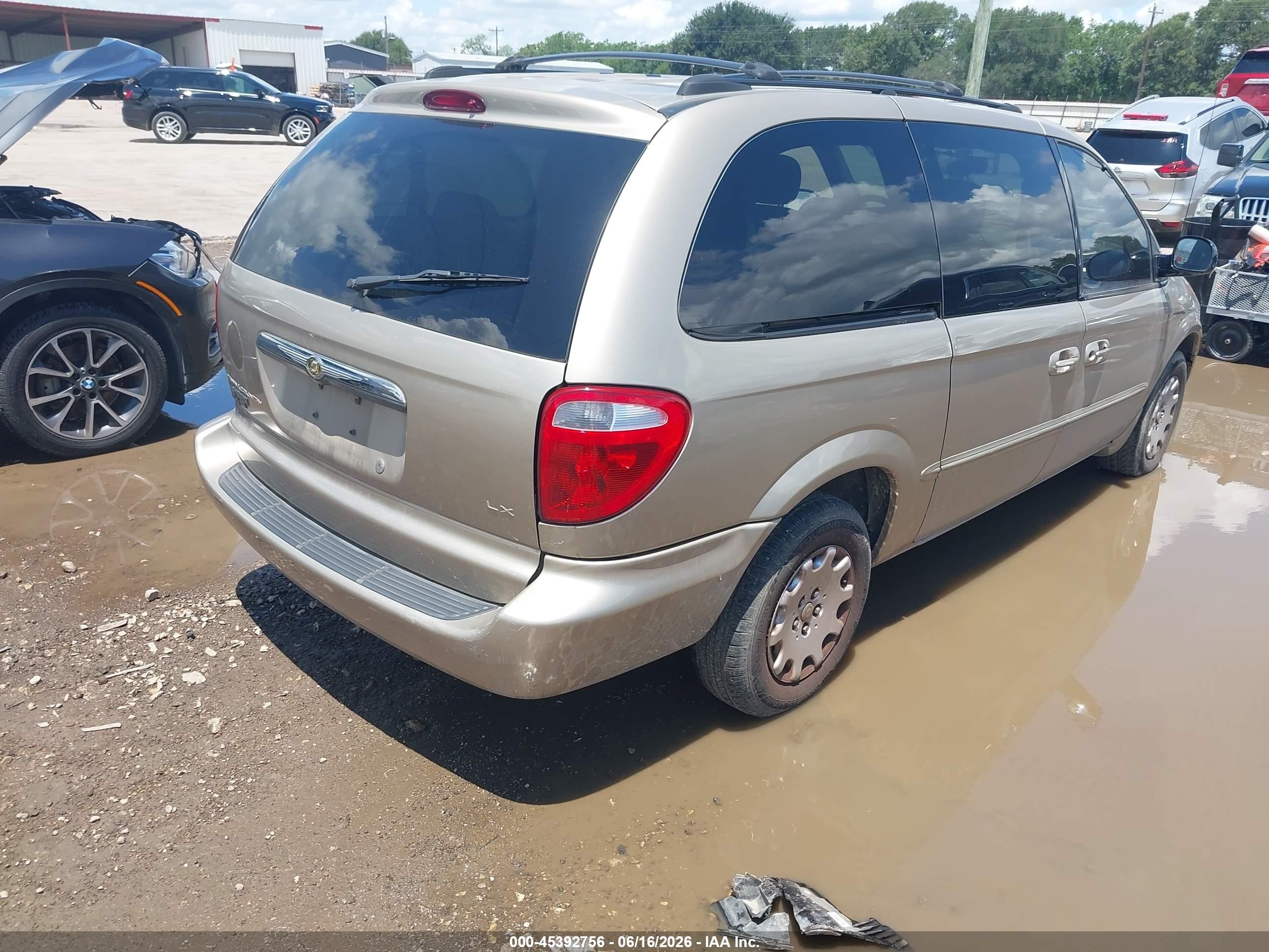 2002 Chrysler Town & Country Lx Золотой vin: 2C8GP44302R613264