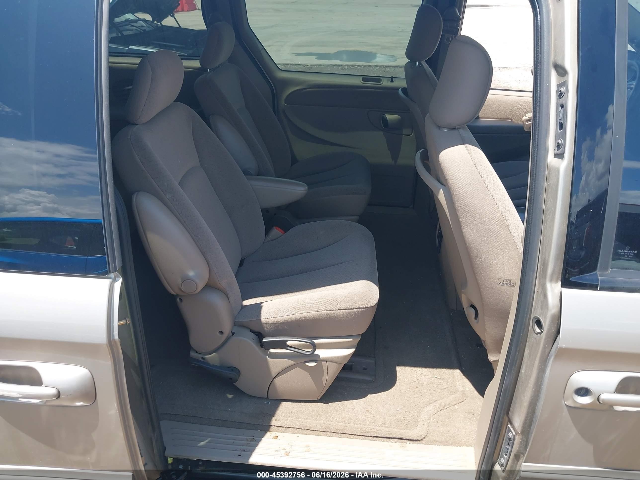 2002 Chrysler Town & Country Lx Золотой vin: 2C8GP44302R613264
