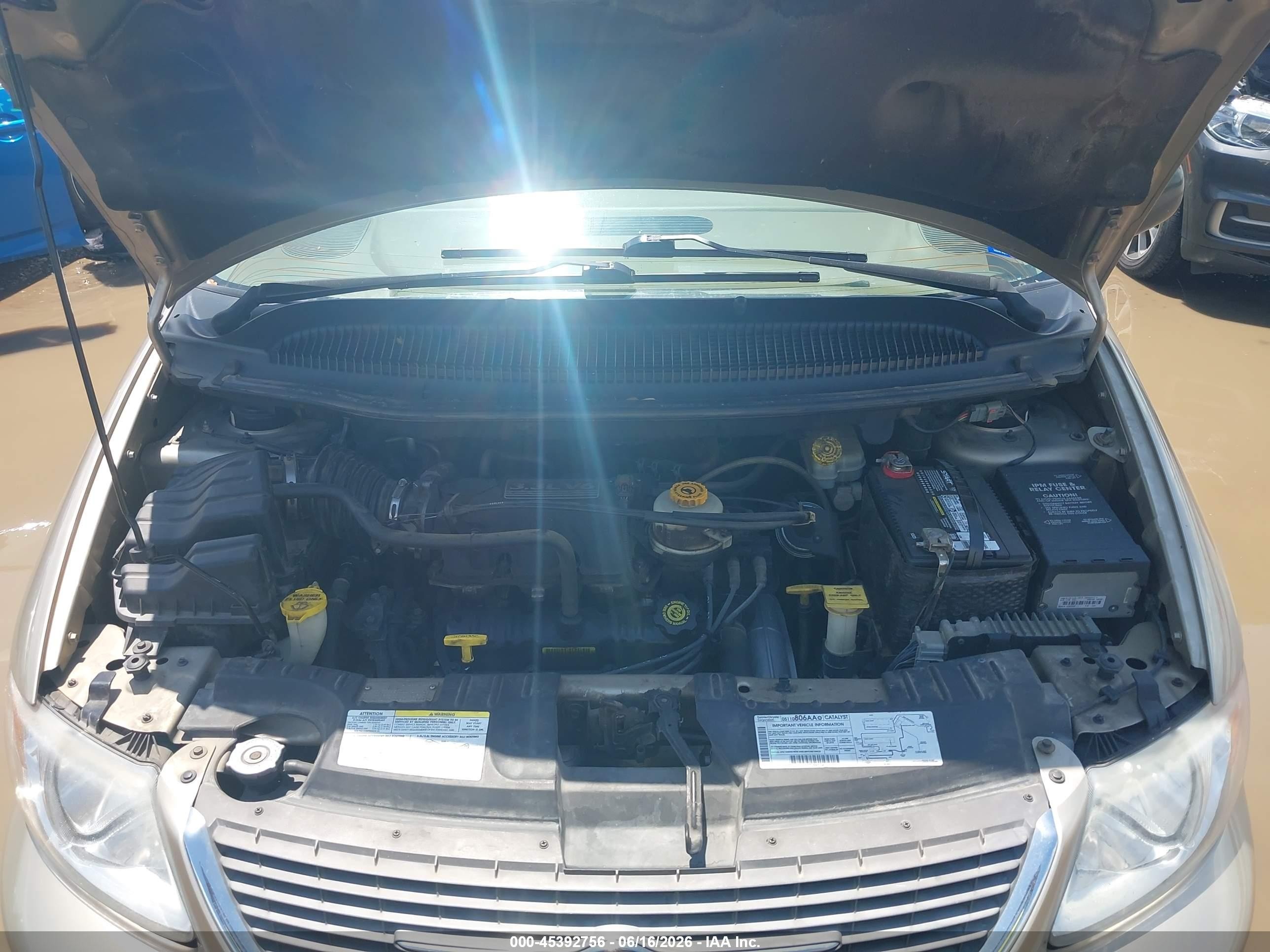 2002 Chrysler Town & Country Lx Золотой vin: 2C8GP44302R613264