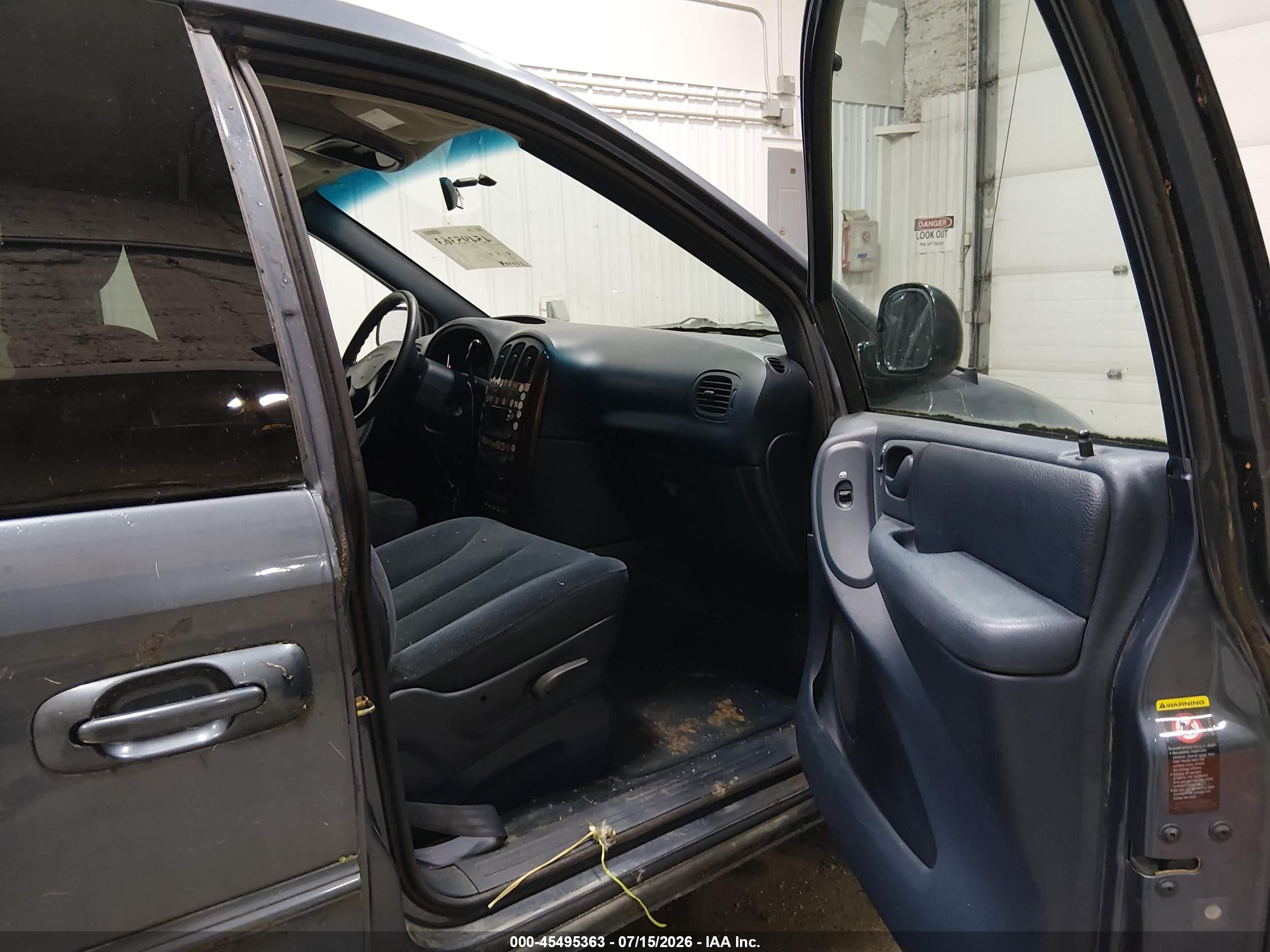 2002 Chrysler Town & Country Lx Black vin: 2C8GP44332R697869