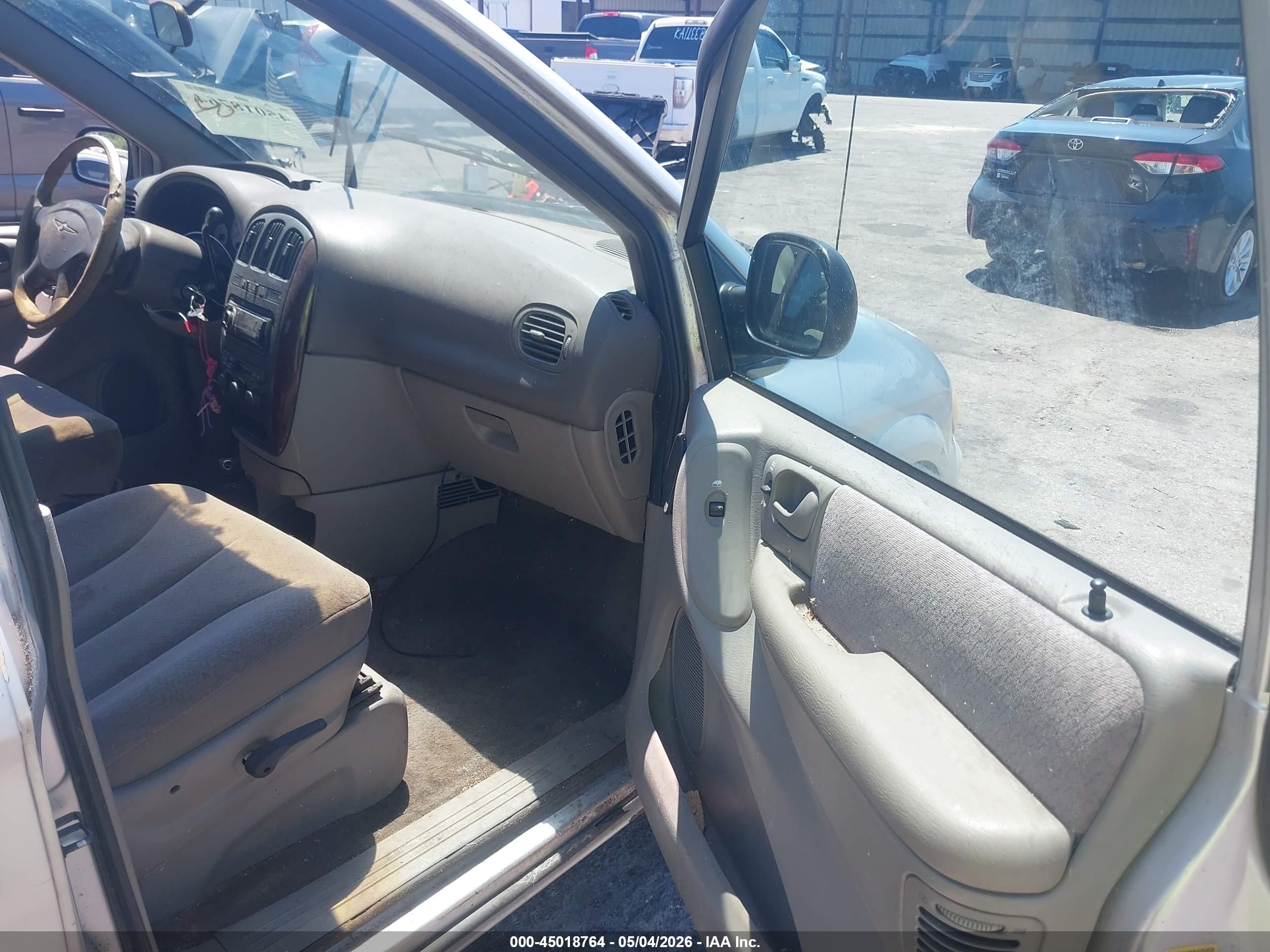 2001 Chrysler Town & Country Lx Silver vin: 2C8GP44G71R113233