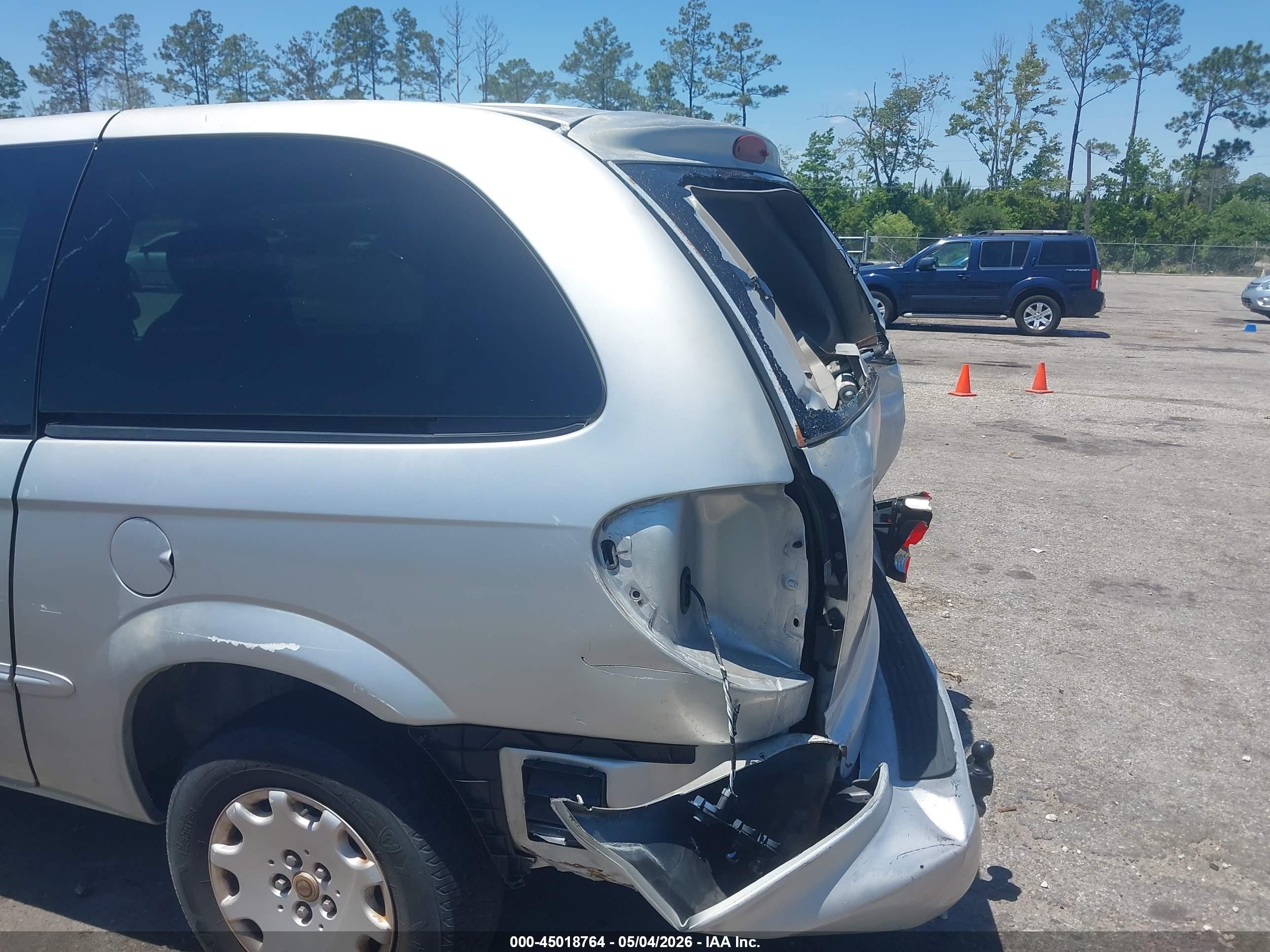 2001 Chrysler Town & Country Lx Silver vin: 2C8GP44G71R113233