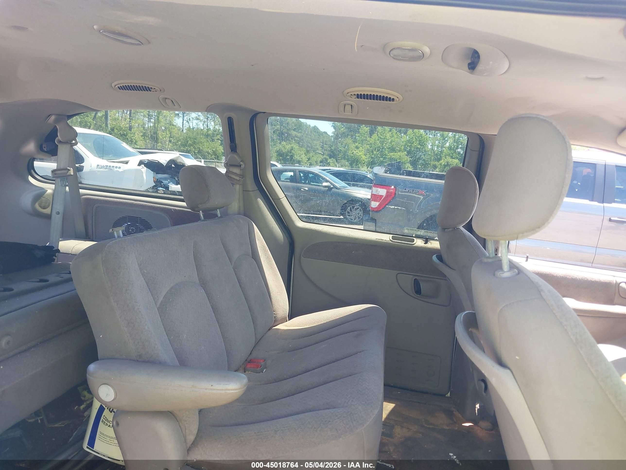 2001 Chrysler Town & Country Lx Silver vin: 2C8GP44G71R113233