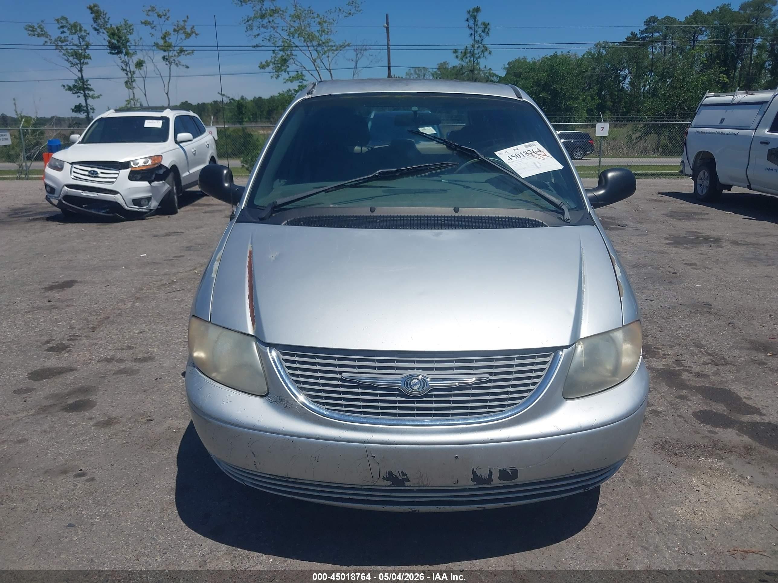 2001 Chrysler Town & Country Lx Silver vin: 2C8GP44G71R113233