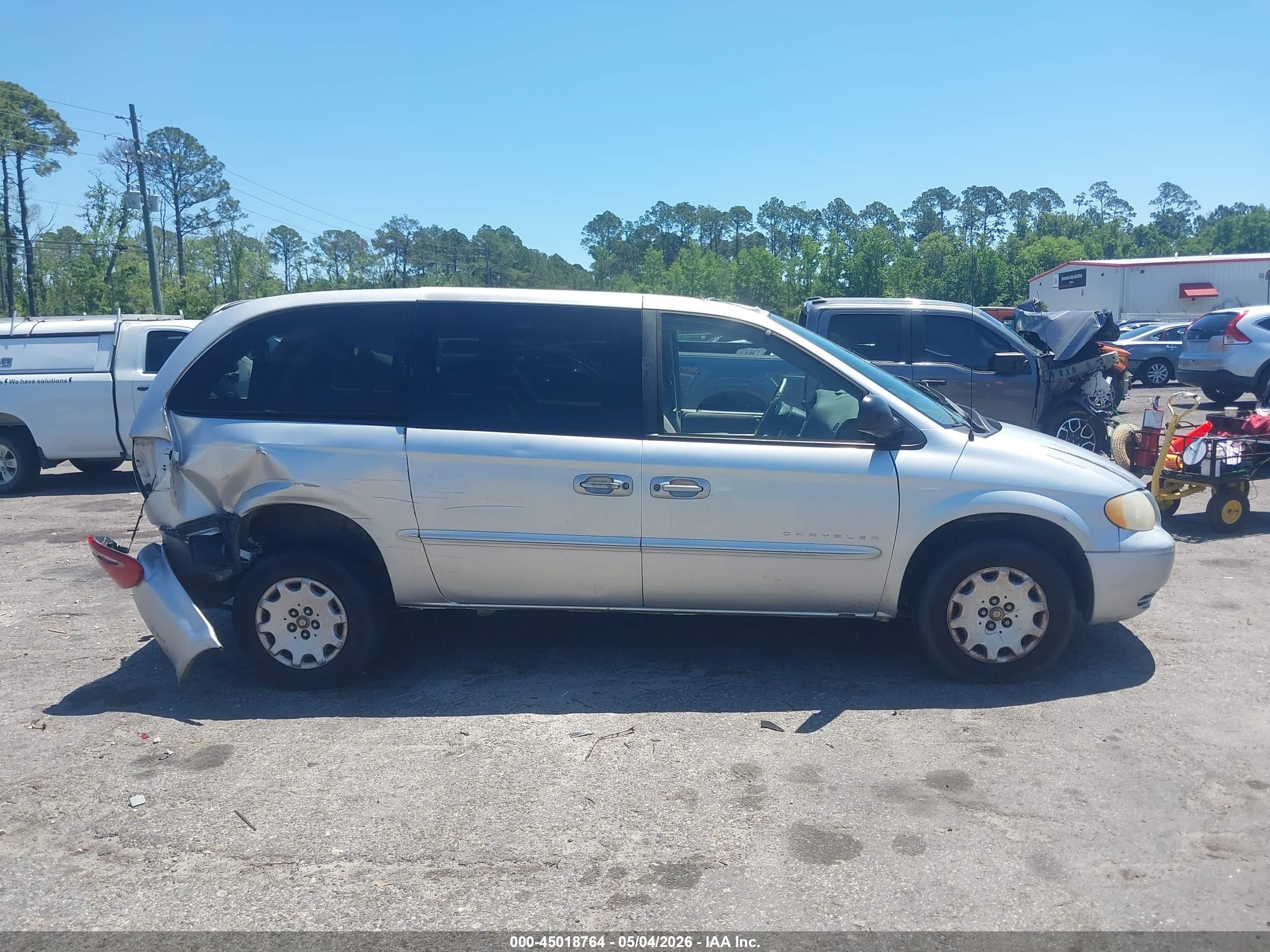 2001 Chrysler Town & Country Lx Silver vin: 2C8GP44G71R113233