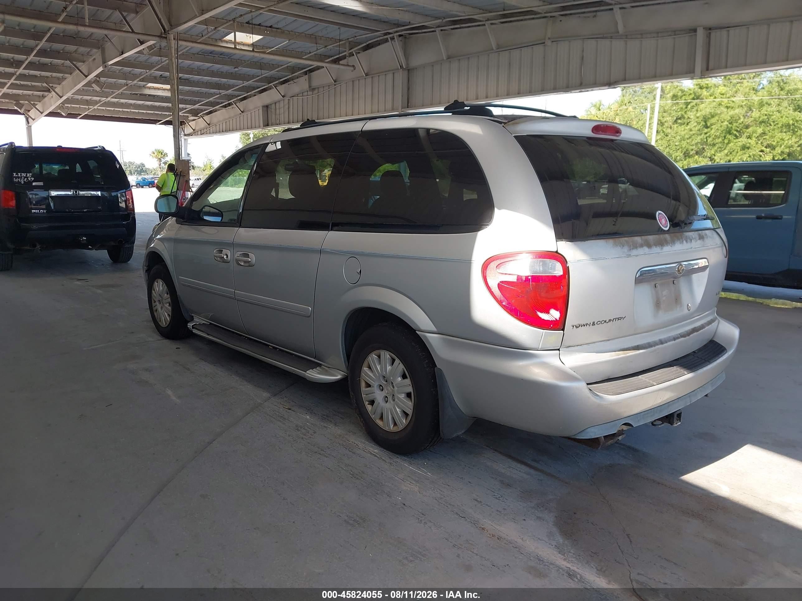 2005 Chrysler Town & Country Lx Silver vin: 2C8GP44R55R263543