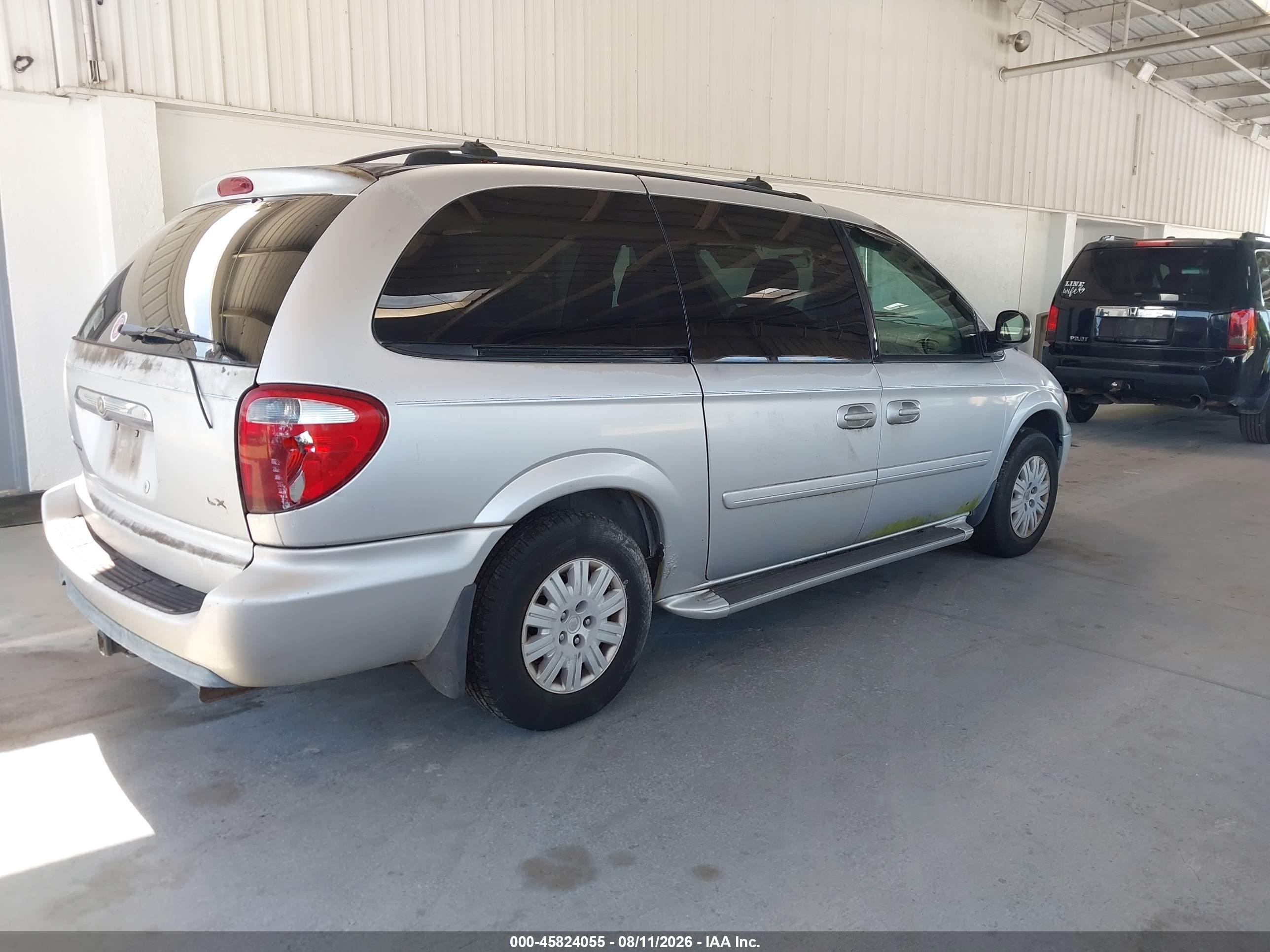 2005 Chrysler Town & Country Lx Silver vin: 2C8GP44R55R263543