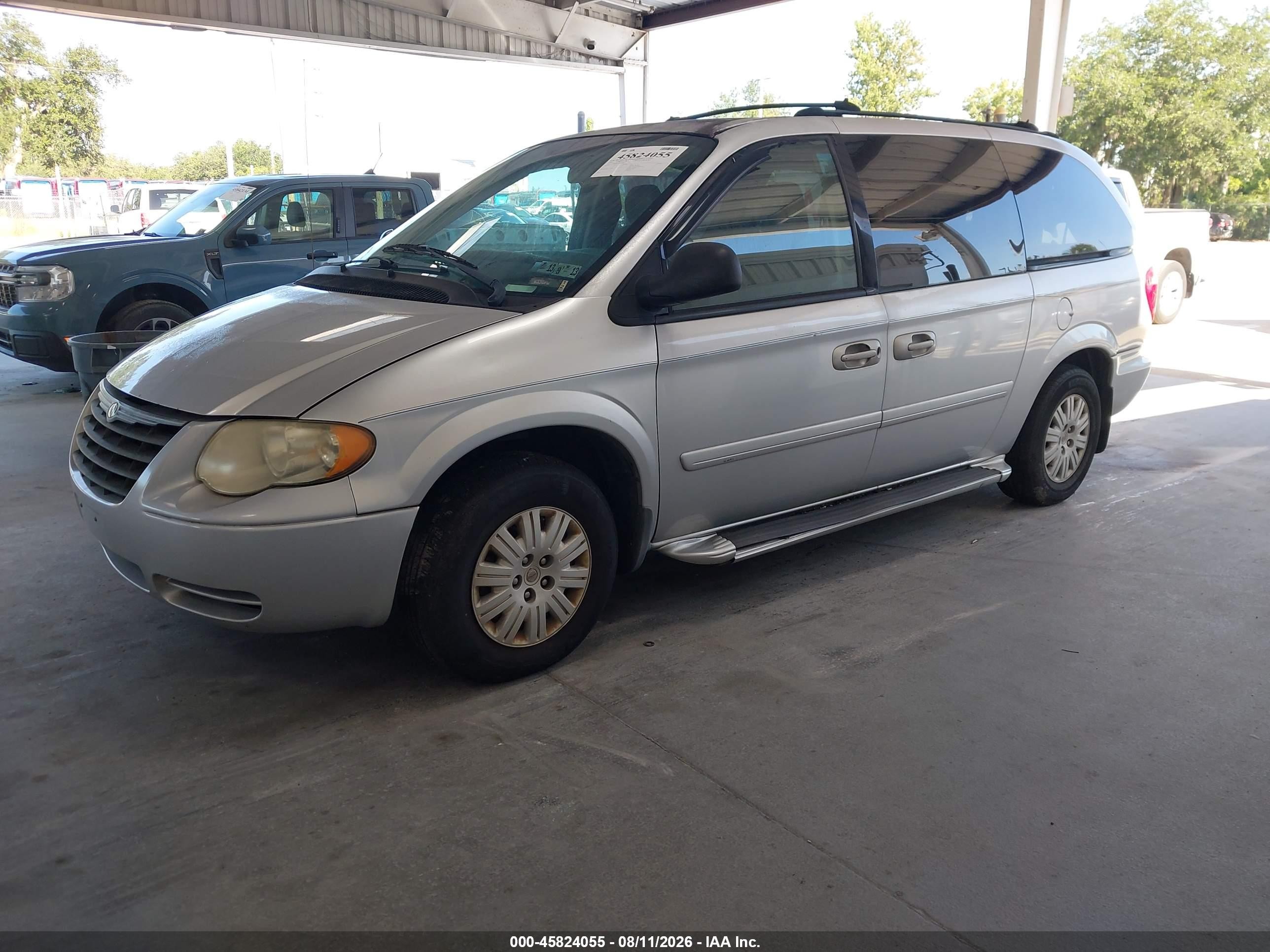 2005 Chrysler Town & Country Lx Silver vin: 2C8GP44R55R263543