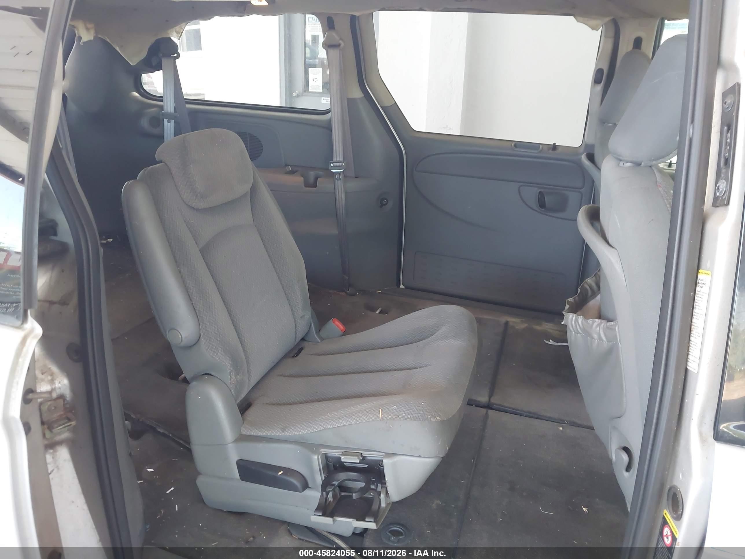 2005 Chrysler Town & Country Lx Silver vin: 2C8GP44R55R263543