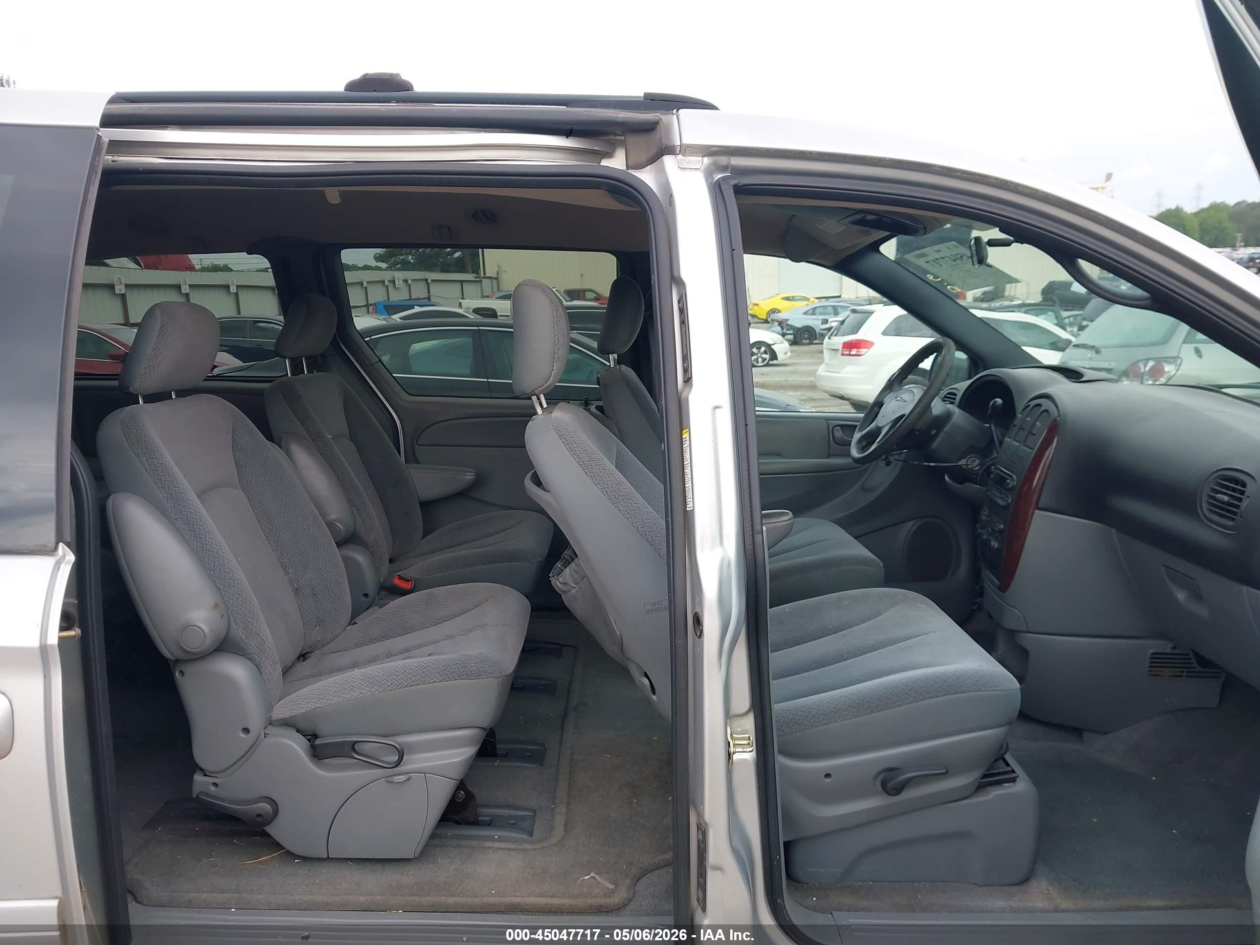 2004 Chrysler Town & Country Lx Silver vin: 2C8GP44R64R508641