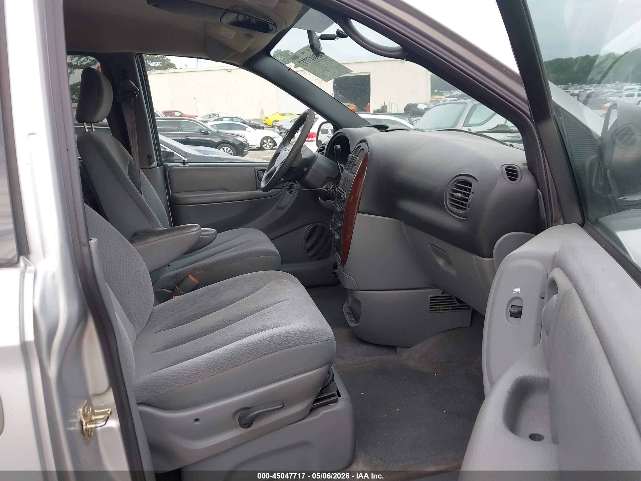 2004 Chrysler Town & Country Lx Silver vin: 2C8GP44R64R508641