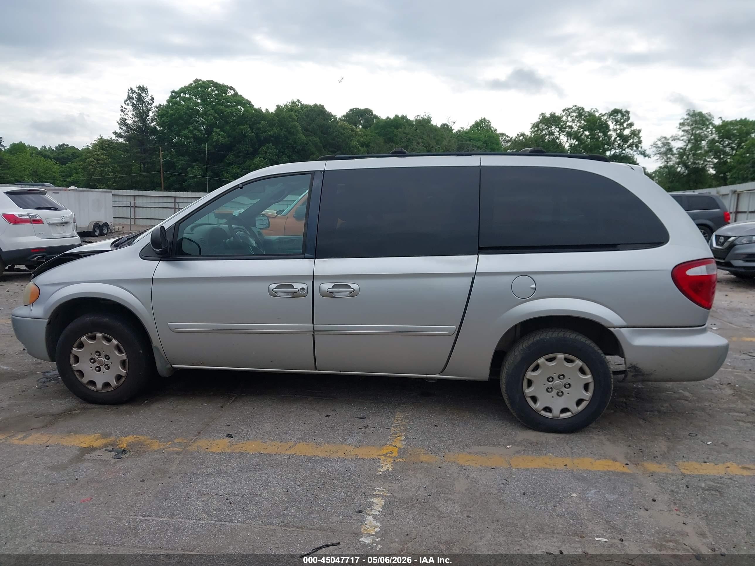 2004 Chrysler Town & Country Lx Silver vin: 2C8GP44R64R508641