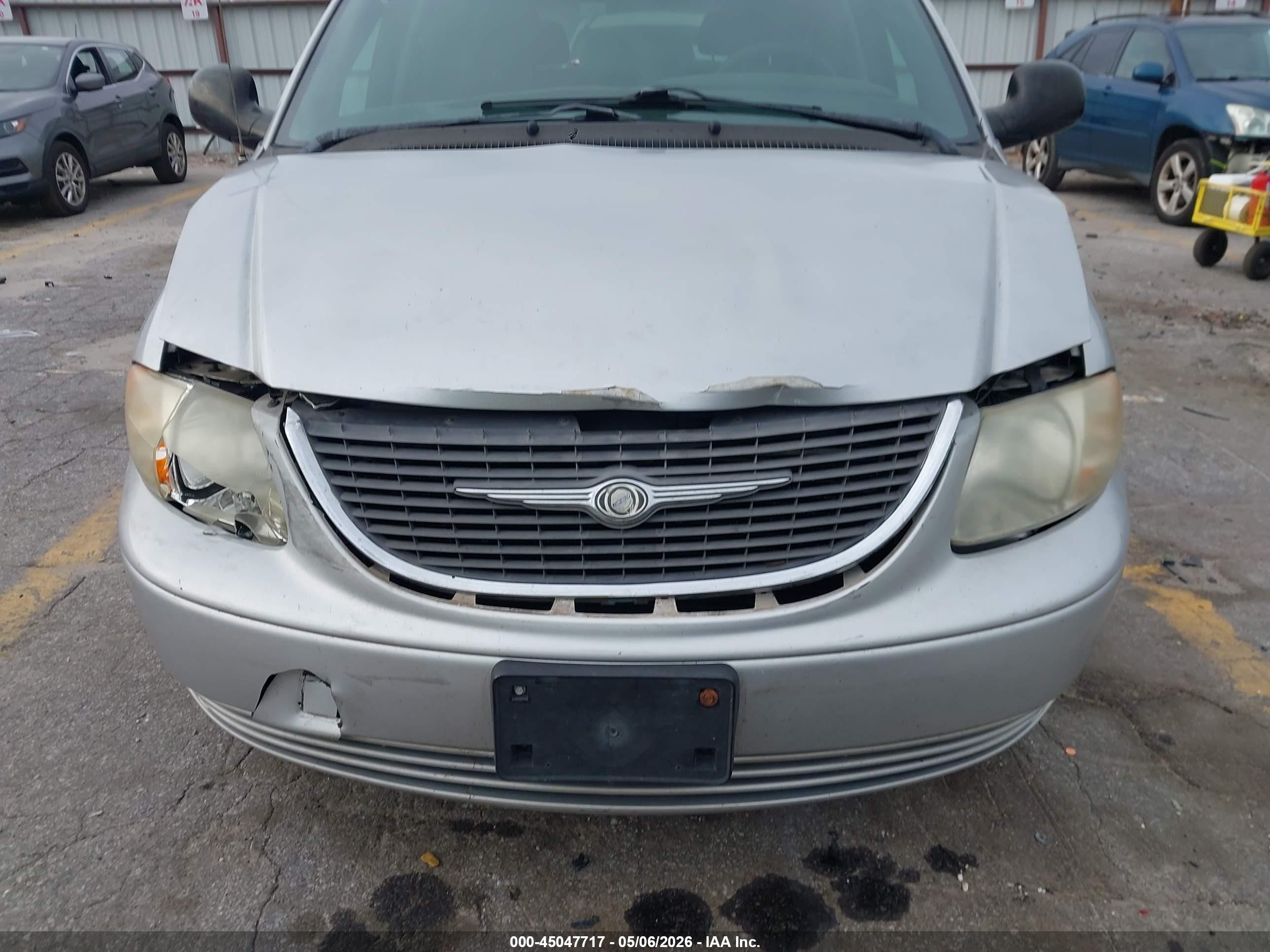 2004 Chrysler Town & Country Lx Silver vin: 2C8GP44R64R508641