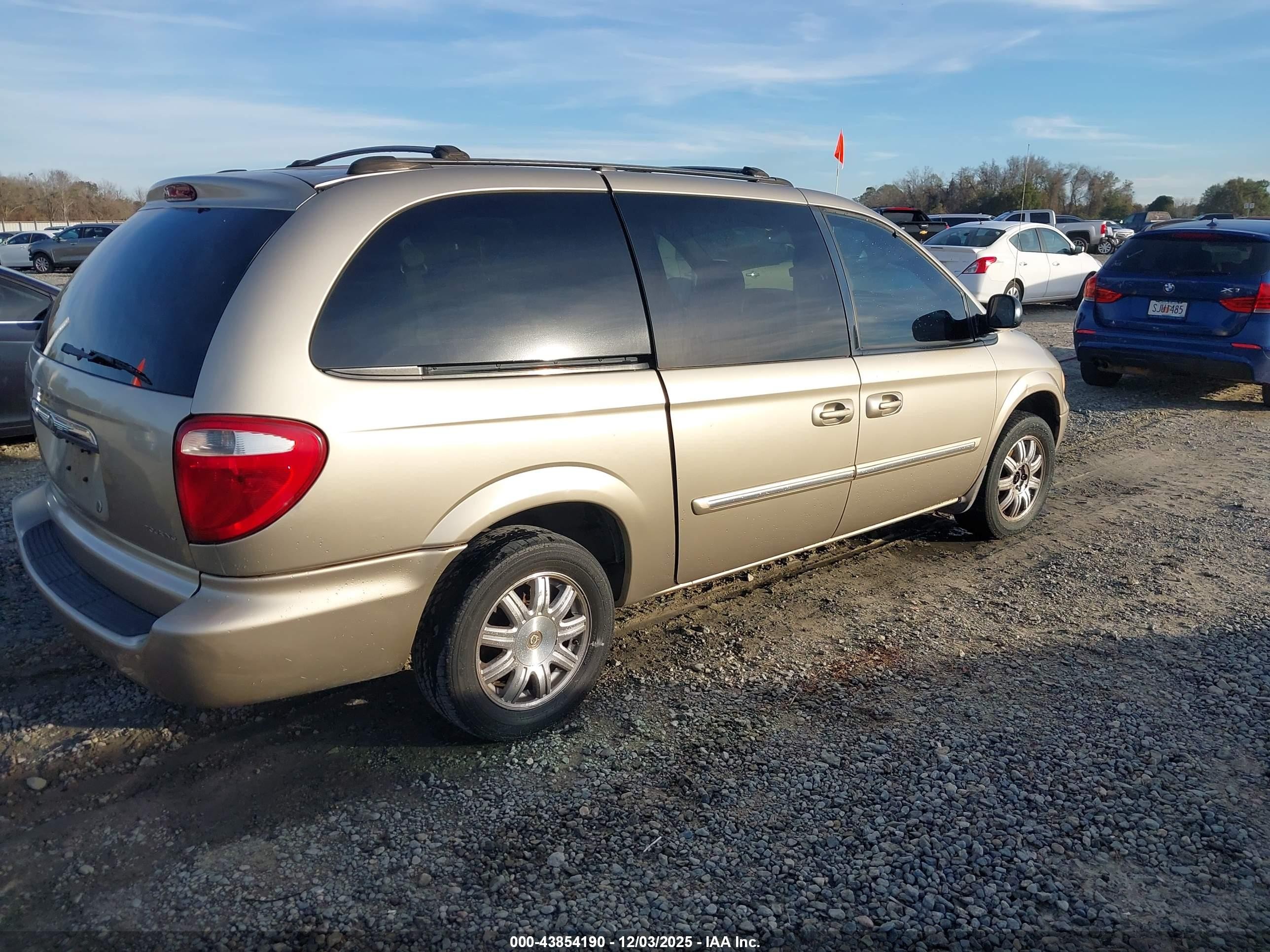 2004 Chrysler Town & Country Touring Champagne vin: 2C8GP54L04R603357