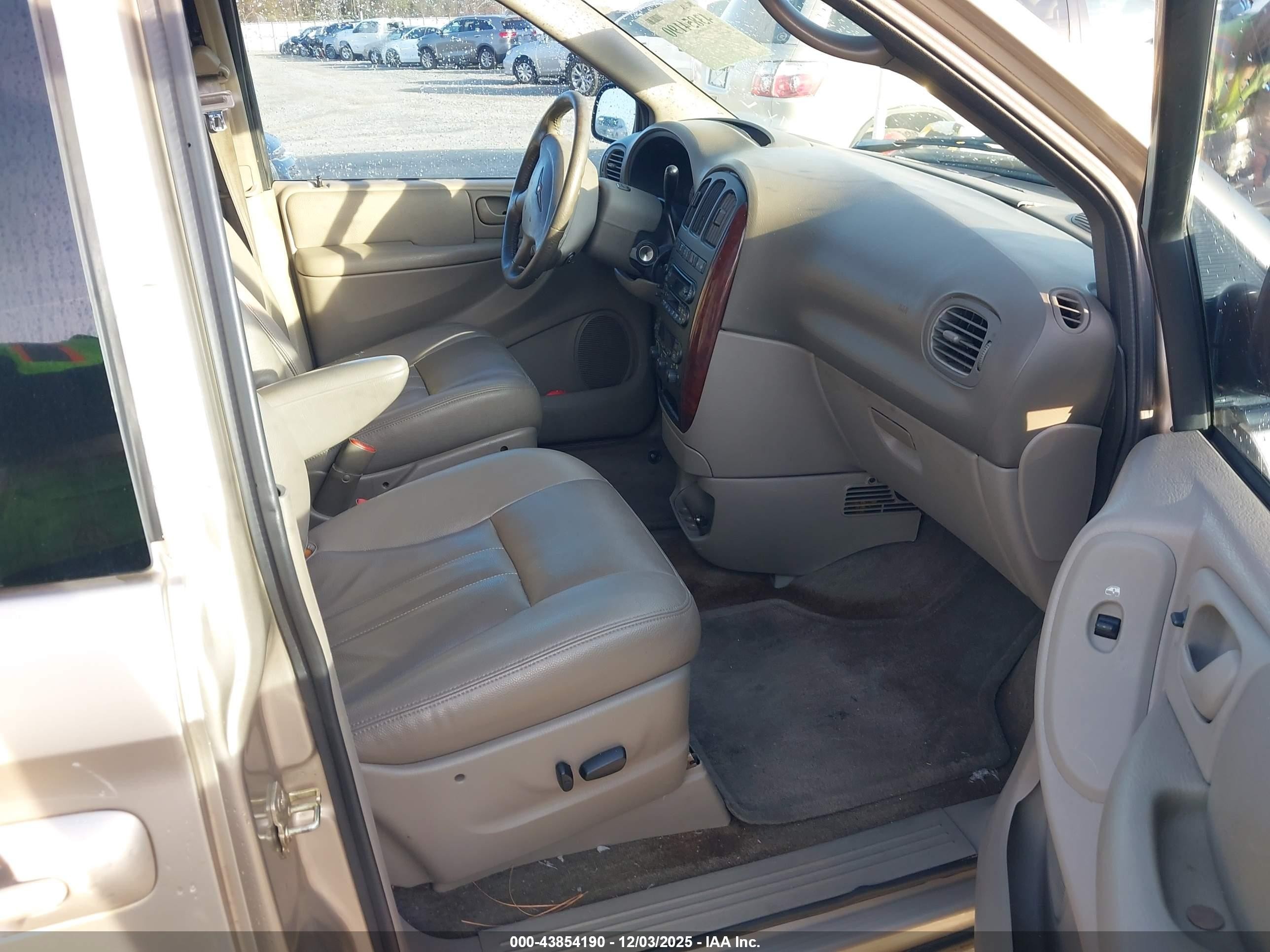 2004 Chrysler Town & Country Touring Champagne vin: 2C8GP54L04R603357