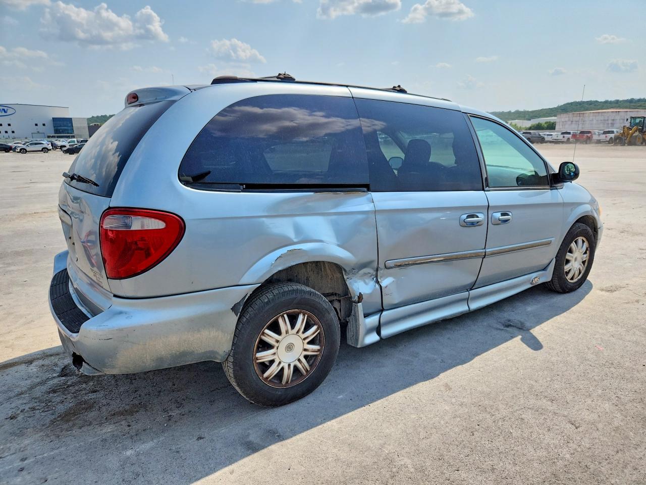 2005 Chrysler Town & Country Touring Blue vin: 2C8GP54L05R327943