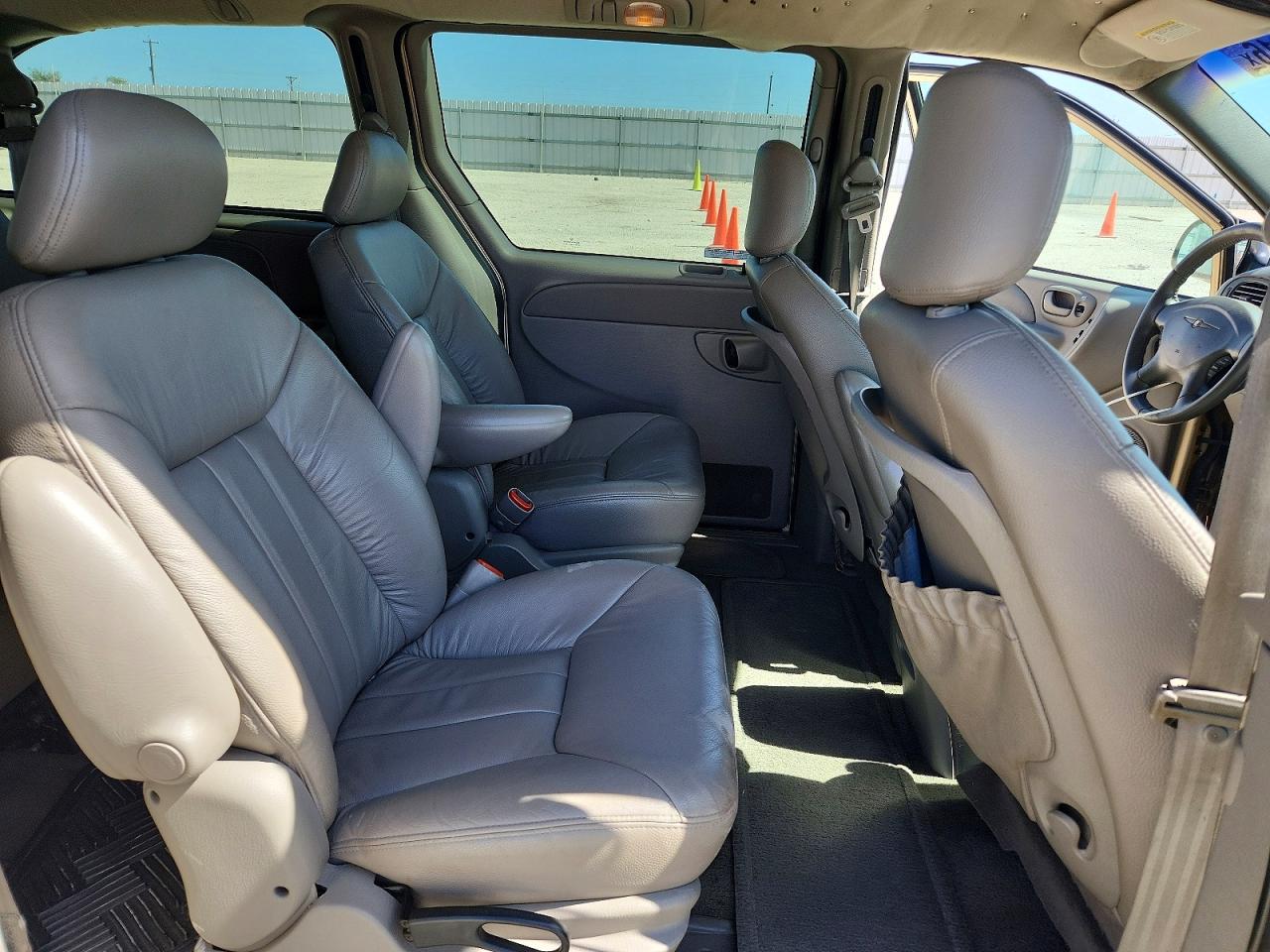 2001 Chrysler Town & Country Lxi Золотой vin: 2C8GP54L11R238019