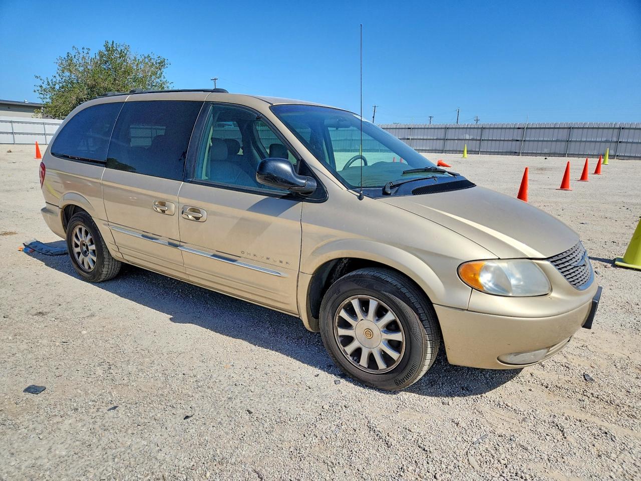 2001 Chrysler Town & Country Lxi Золотой vin: 2C8GP54L11R238019