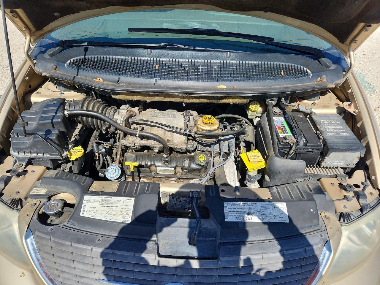 2001 Chrysler Town & Country Lxi Золотой vin: 2C8GP54L11R238019