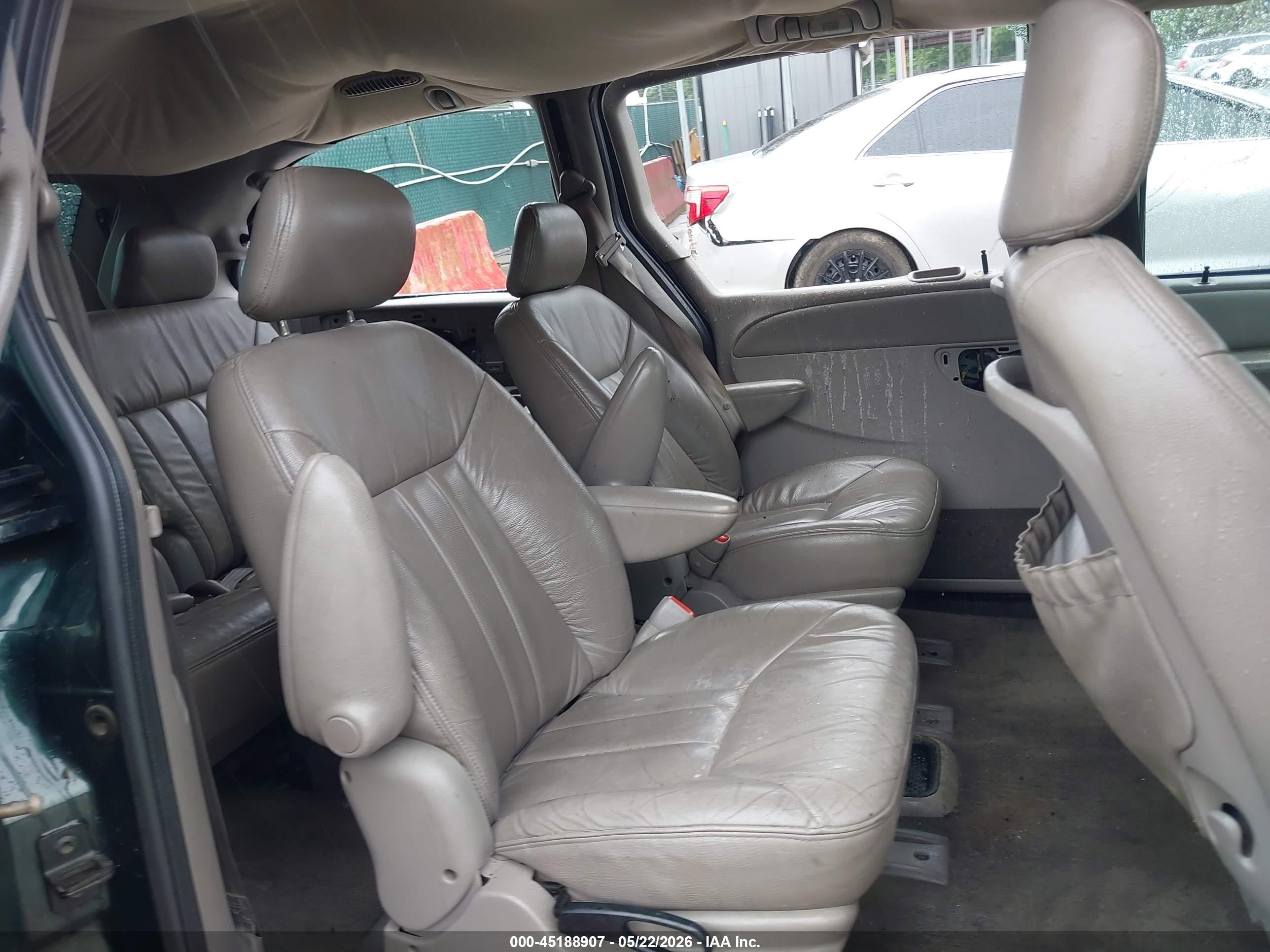 2001 Chrysler Town & Country Lxi Green vin: 2C8GP54L21R158146
