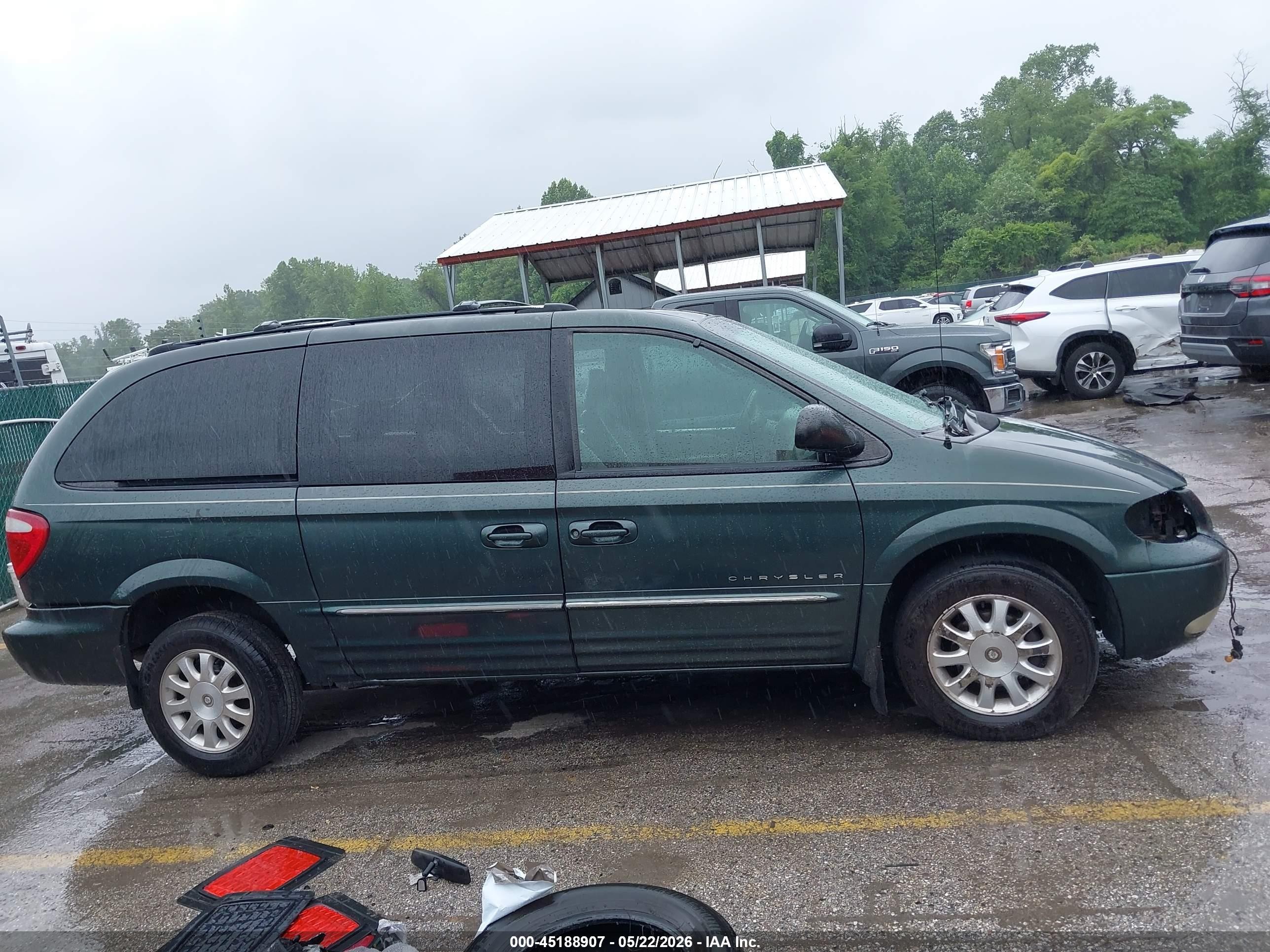 2001 Chrysler Town & Country Lxi Green vin: 2C8GP54L21R158146