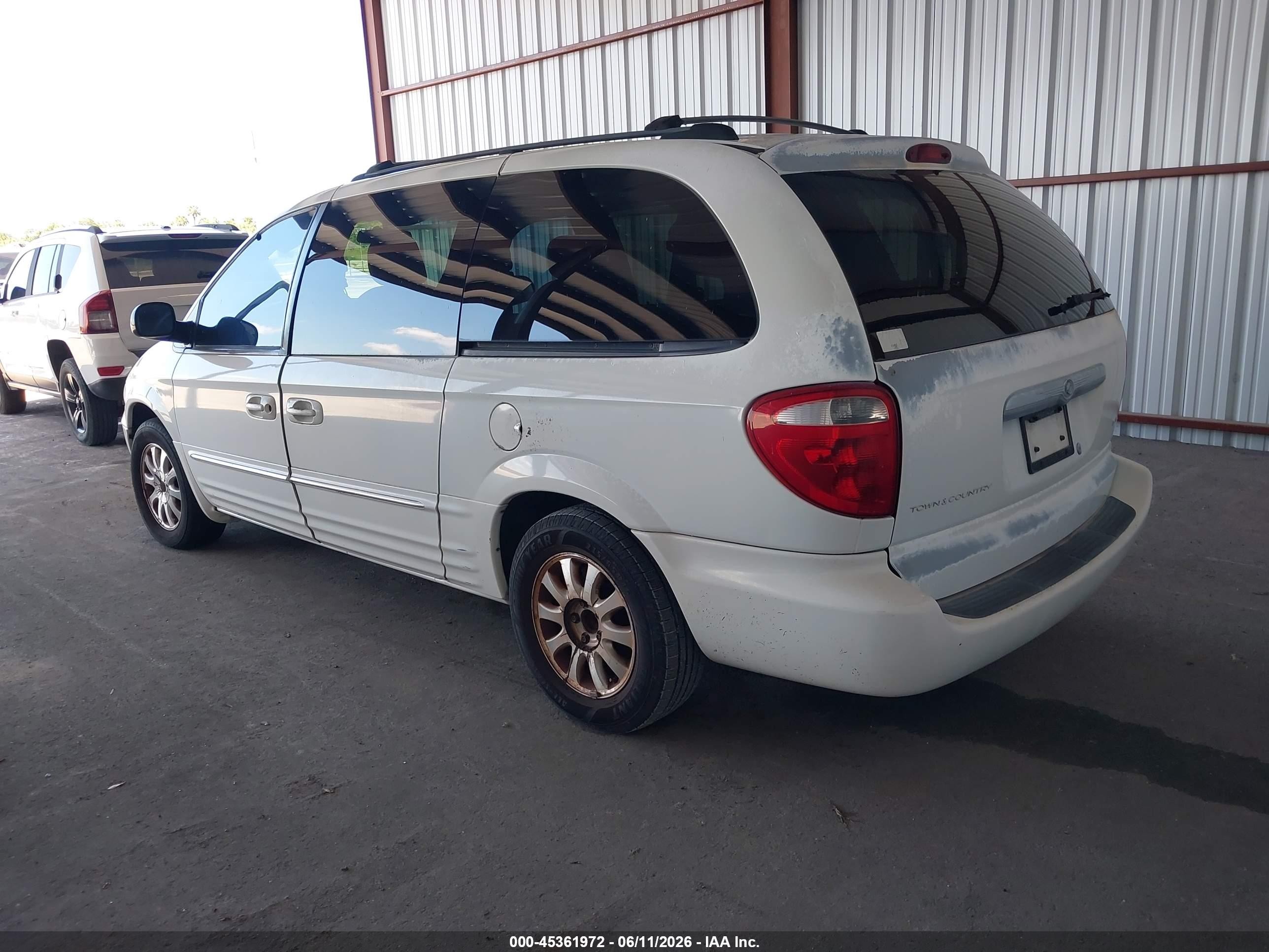 2002 Chrysler Town & Country Lxi White vin: 2C8GP54L22R568379