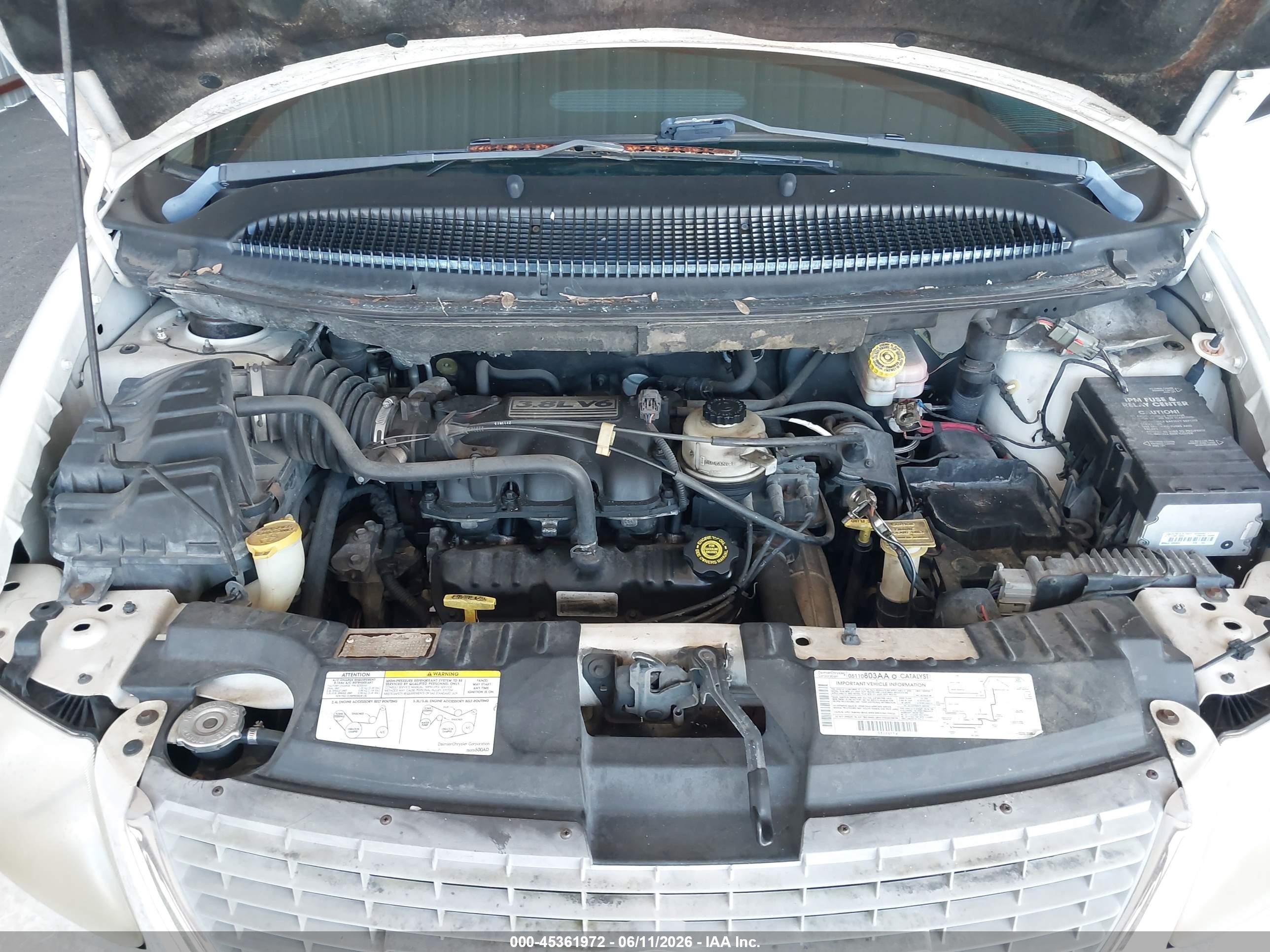 2002 Chrysler Town & Country Lxi White vin: 2C8GP54L22R568379