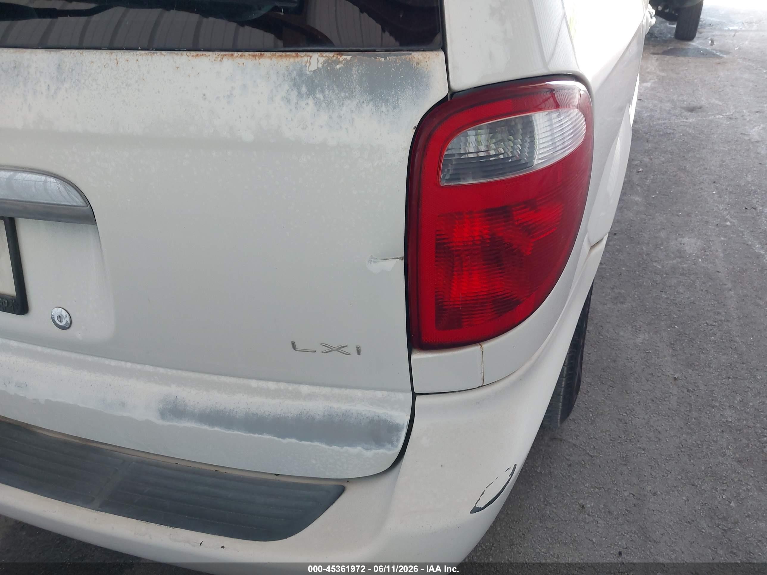2002 Chrysler Town & Country Lxi White vin: 2C8GP54L22R568379