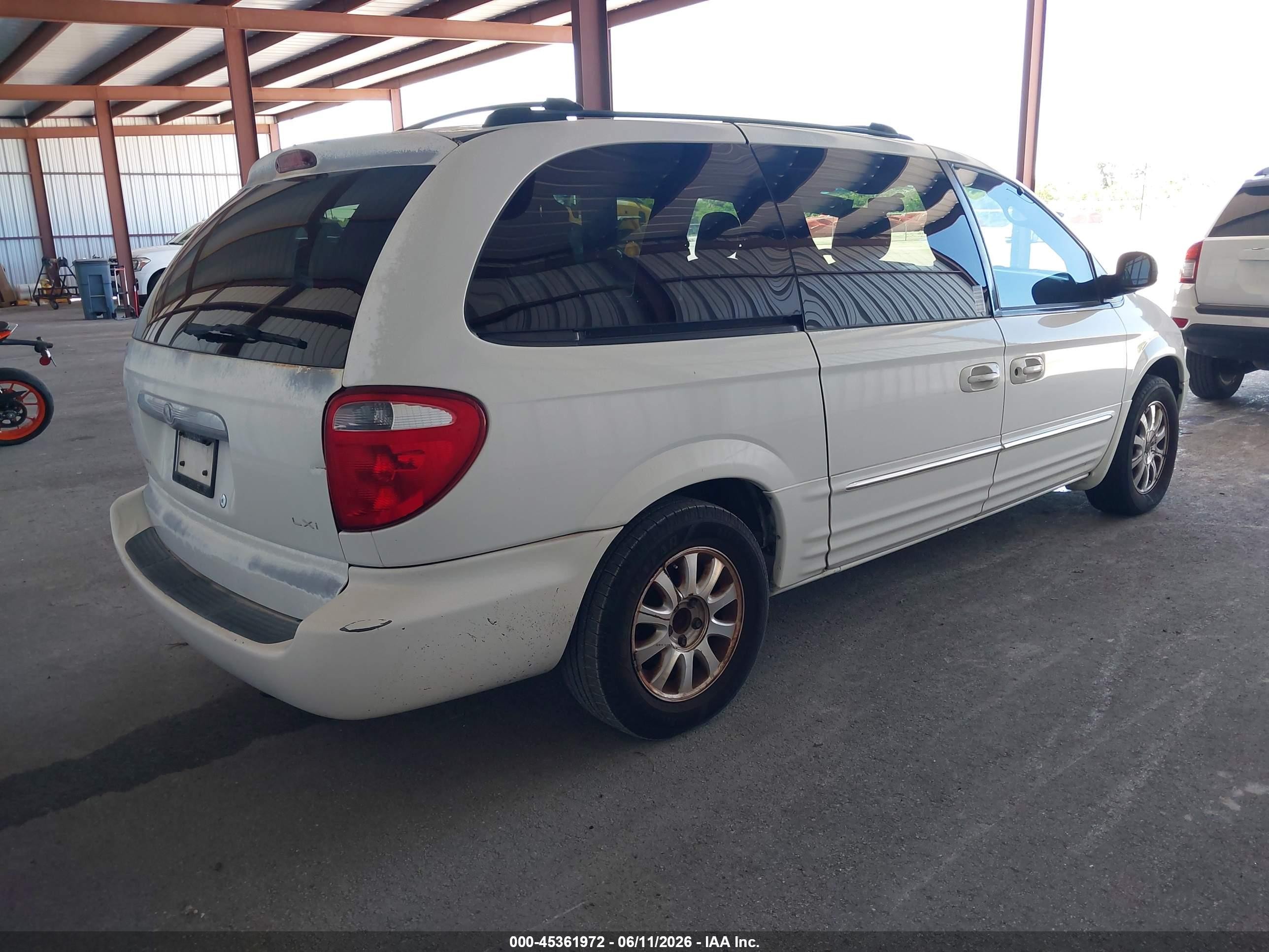 2002 Chrysler Town & Country Lxi White vin: 2C8GP54L22R568379