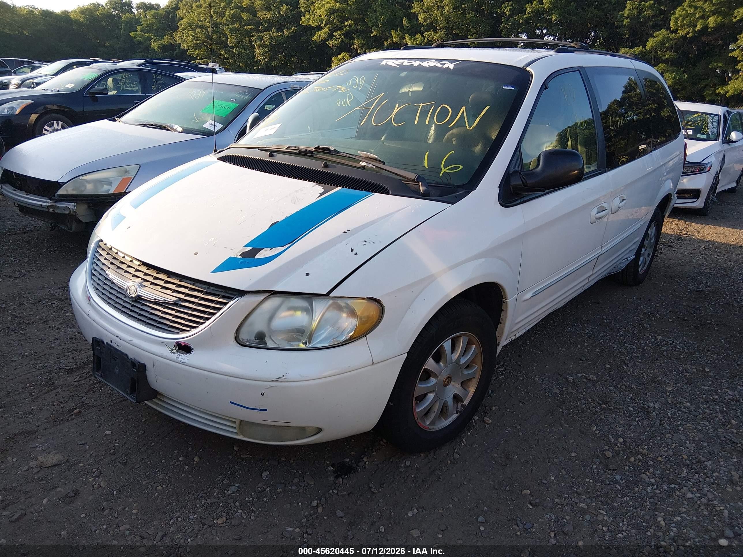 2002 Chrysler Town & Country Lxi White vin: 2C8GP54L52R594443