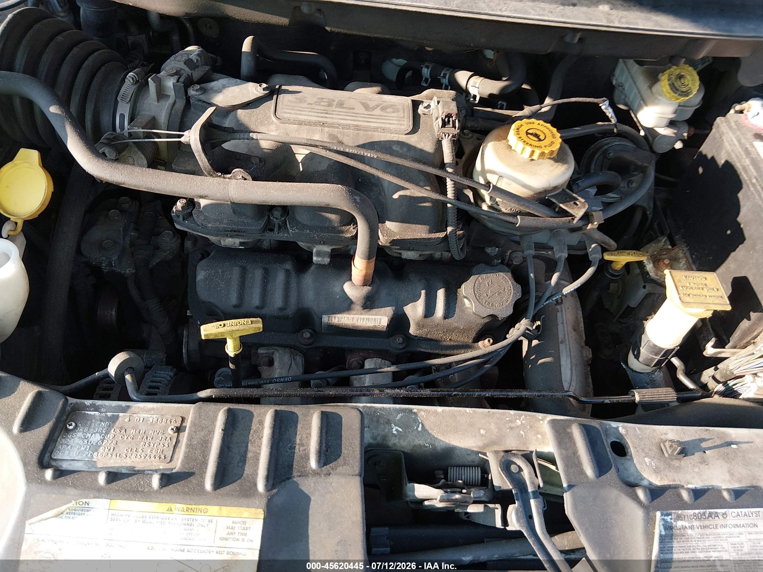 2002 Chrysler Town & Country Lxi White vin: 2C8GP54L52R594443