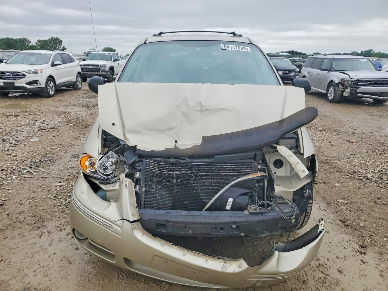 2005 Chrysler Town & Country Touring Tan vin: 2C8GP54L55R233797