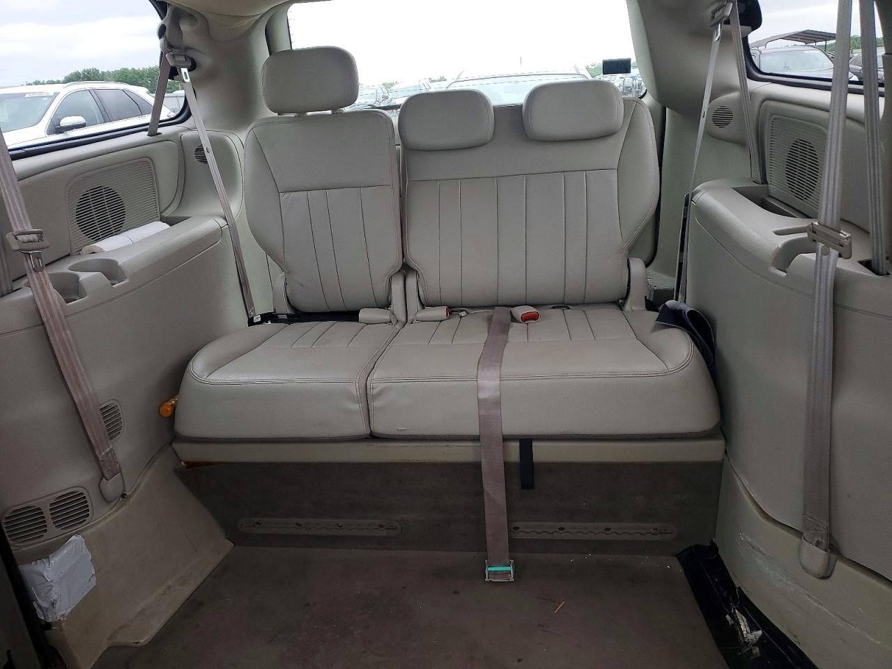 2005 Chrysler Town & Country Touring Tan vin: 2C8GP54L55R233797