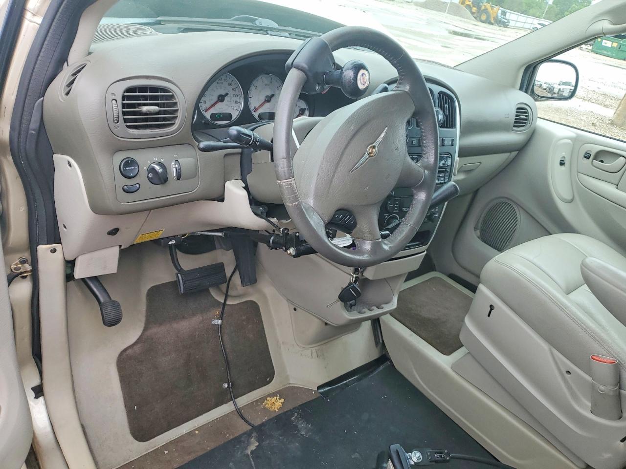2005 Chrysler Town & Country Touring Tan vin: 2C8GP54L55R233797