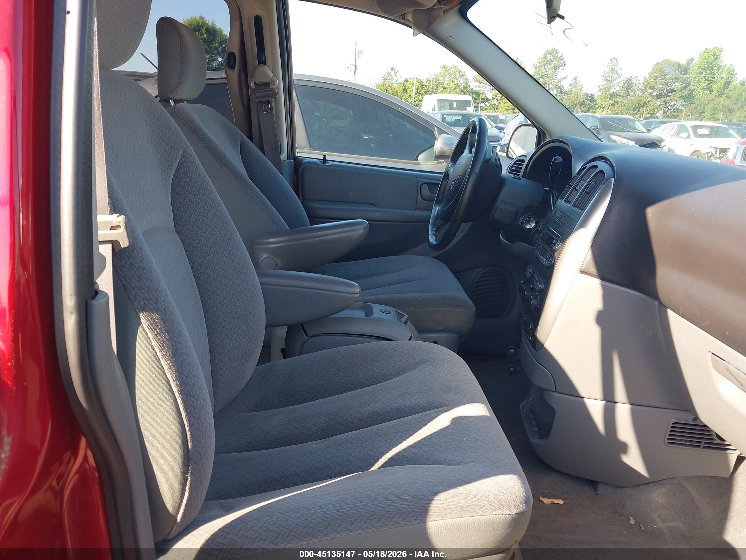 2005 Chrysler Town & Country Touring Red vin: 2C8GP54L55R535400
