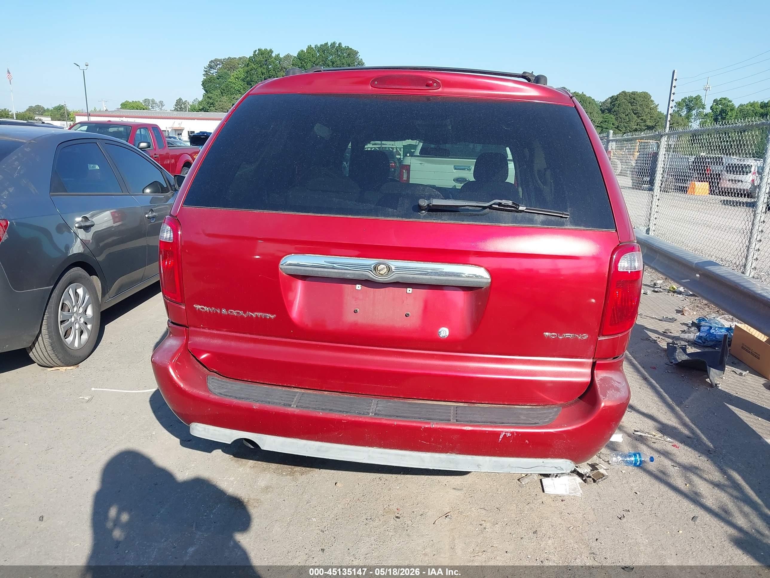 2005 Chrysler Town & Country Touring Red vin: 2C8GP54L55R535400